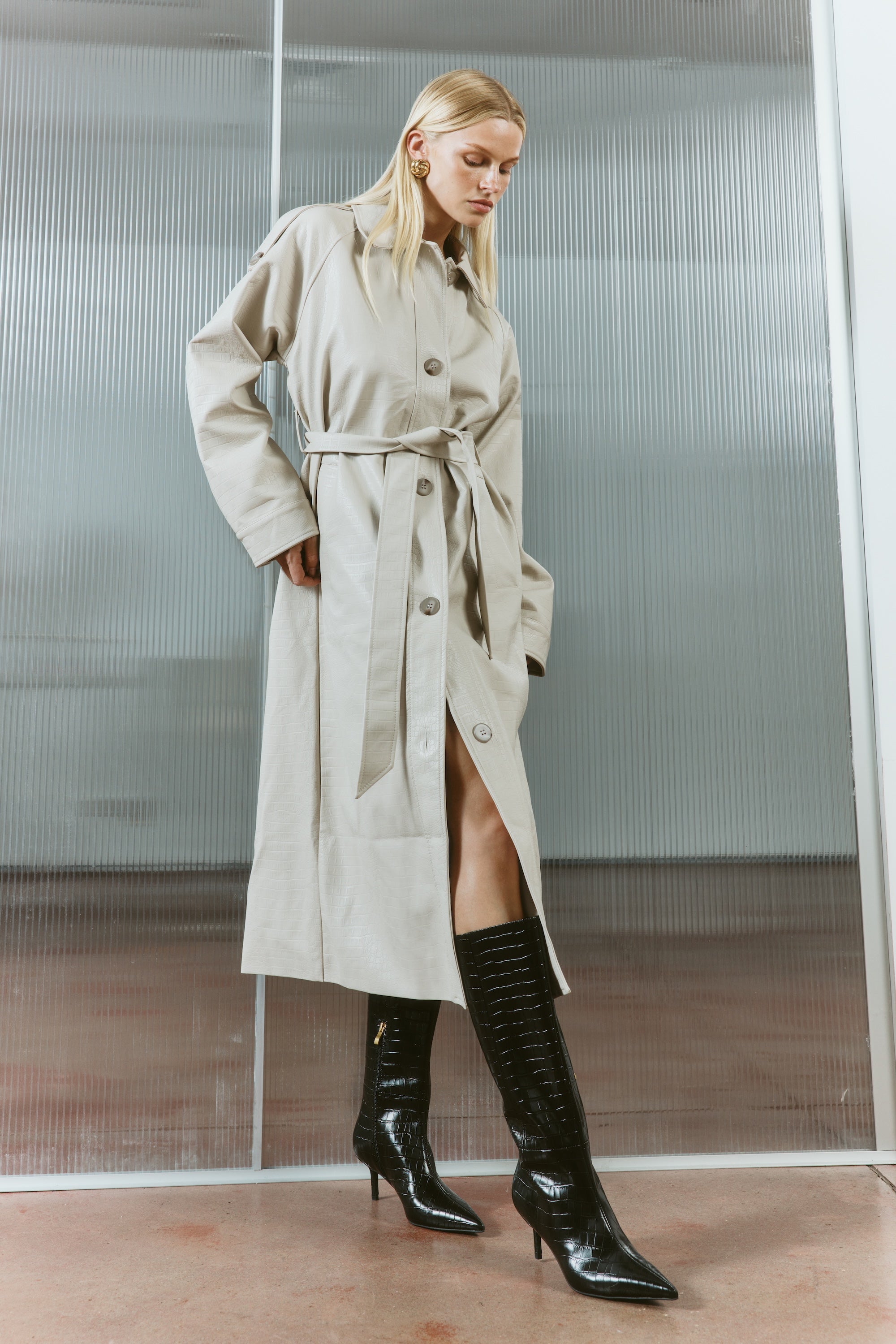 Yonita Women's Black Crocodile Leather Long Boots - Stylish & Comfortable for Winter, Fall, and Fashion Outfits