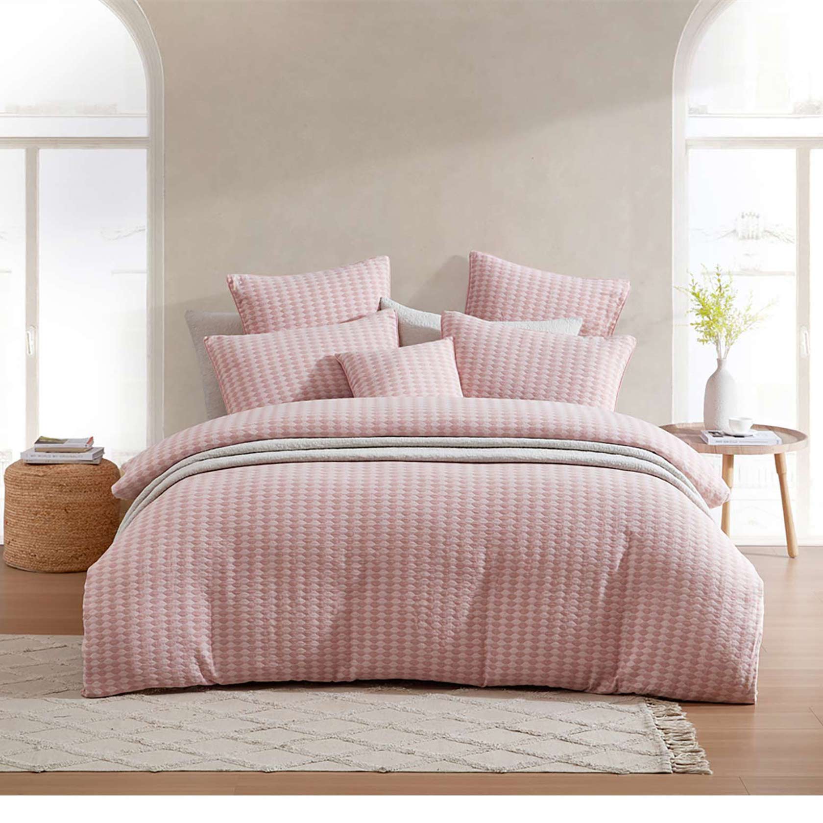 Premium Frankie Blush Quilt Cover Set by Logan & Mason - Soft Luxury Bedding for Master Bedroom & Guest Room - Queen Size Quilt Cover with Matching Pillowcases - Elegant Home Decor for Modern Bedrooms