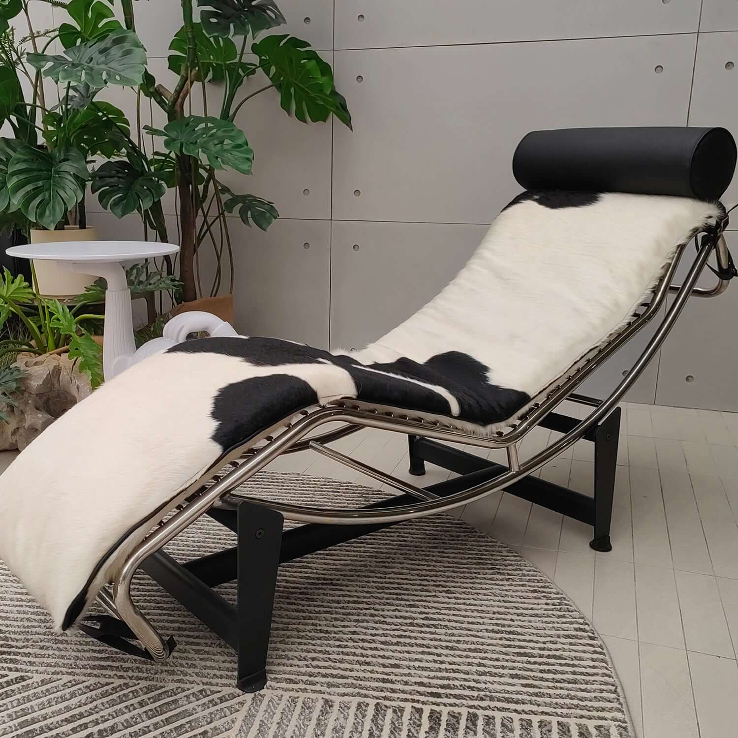 Modern Adjustable Chaise Lounge Chair with Curved Steel Frame - Perfect for Living Room, Bedroom or Outdoor Relaxation