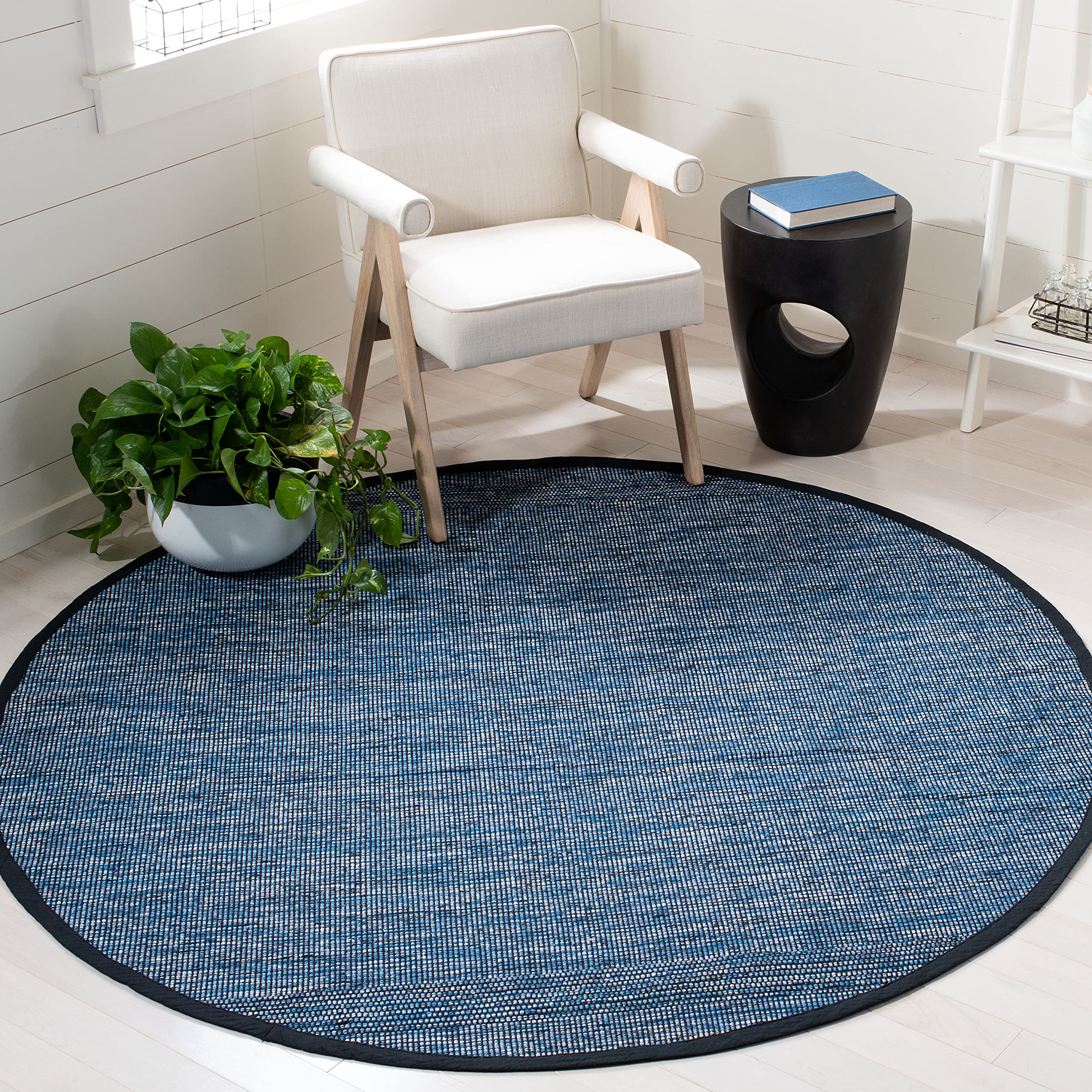 SAFAVIEH Montauk Collection 6' Round Blue & Black MTK620M Handmade Tassel Cotton Area Rug - Perfect for Living Room, Bedroom & Boho Home Decor