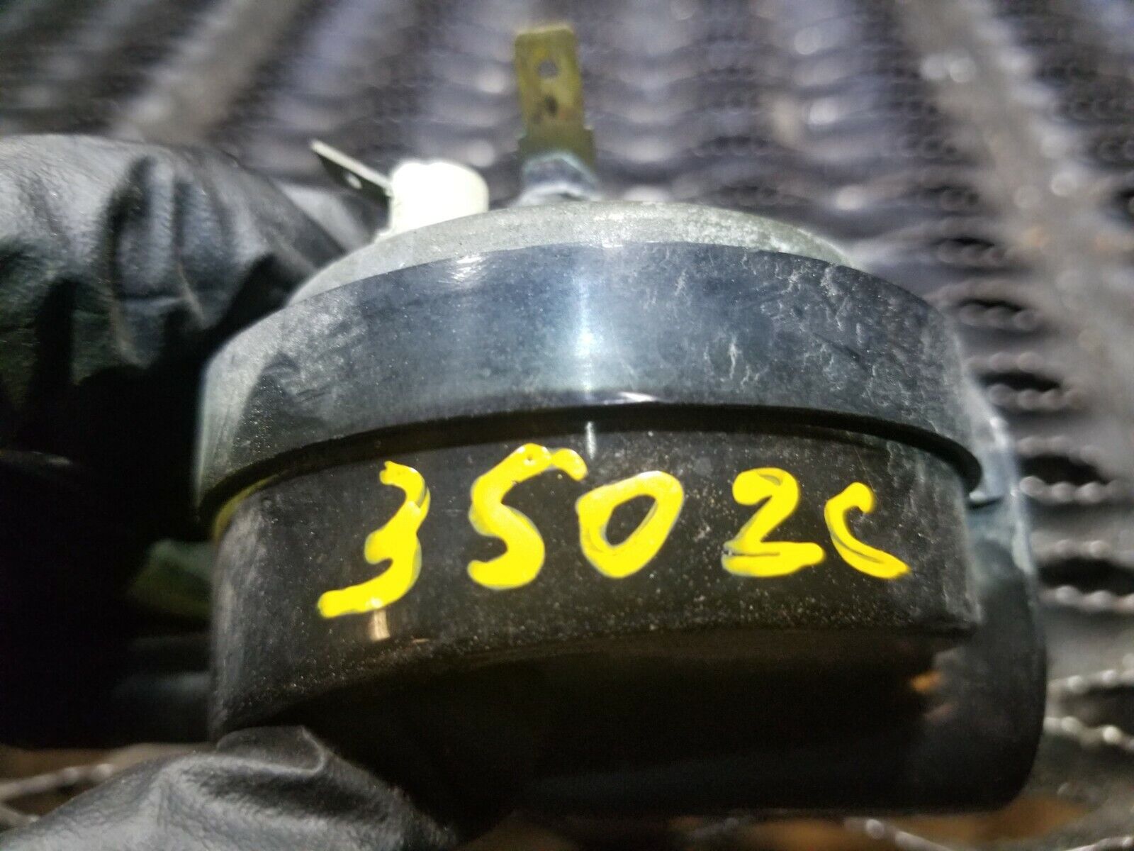 03 04 05 Nissan 350Z High Tone Horn 500Hz OEM Replacement - Perfect for Car Upgrades & Road Safety Enhancement