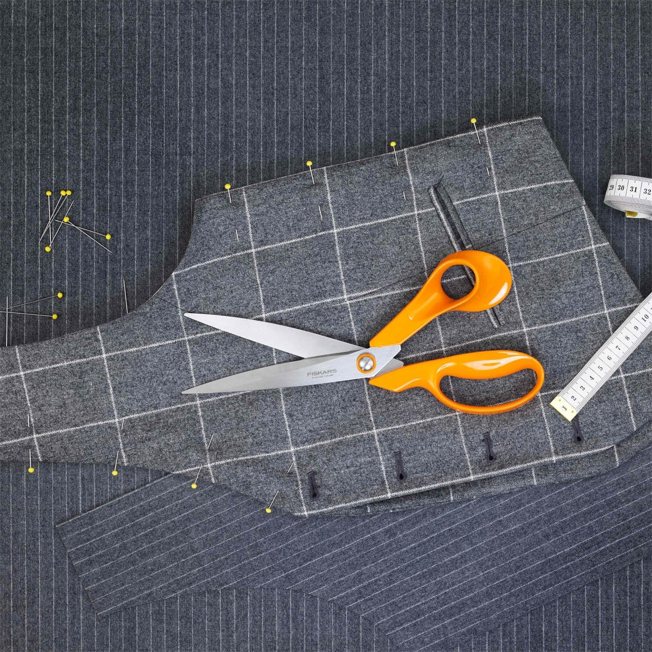 Fiskars 10.6 Inch Professional Tailor Scissors - High Carbon Steel Sharp Dressmaking Shears for Fabric Cutting, Sewing & Crafting - Perfect for Tailors, Seamstresses & DIY Projects