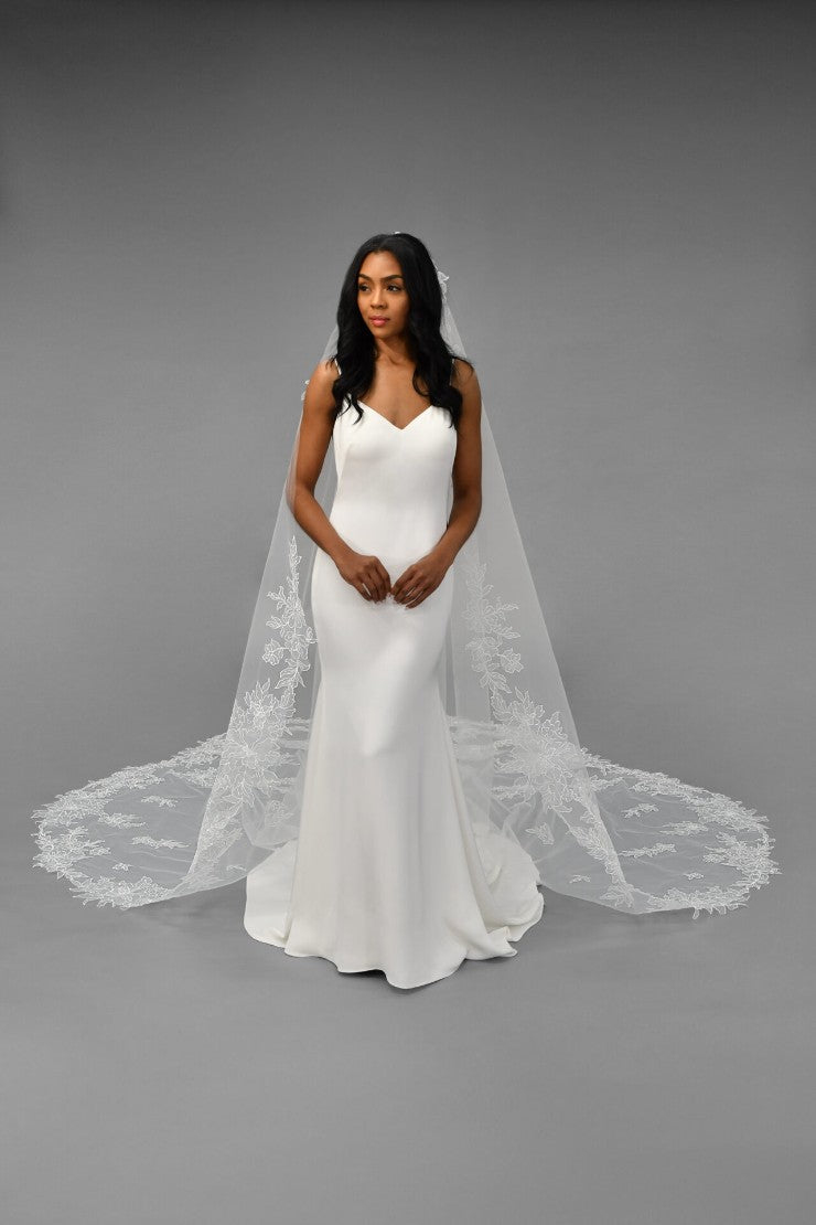 Della Veil - Elegant Bridal Veil for Weddings & Special Occasions | Perfect for Brides, Prom & Formal Events