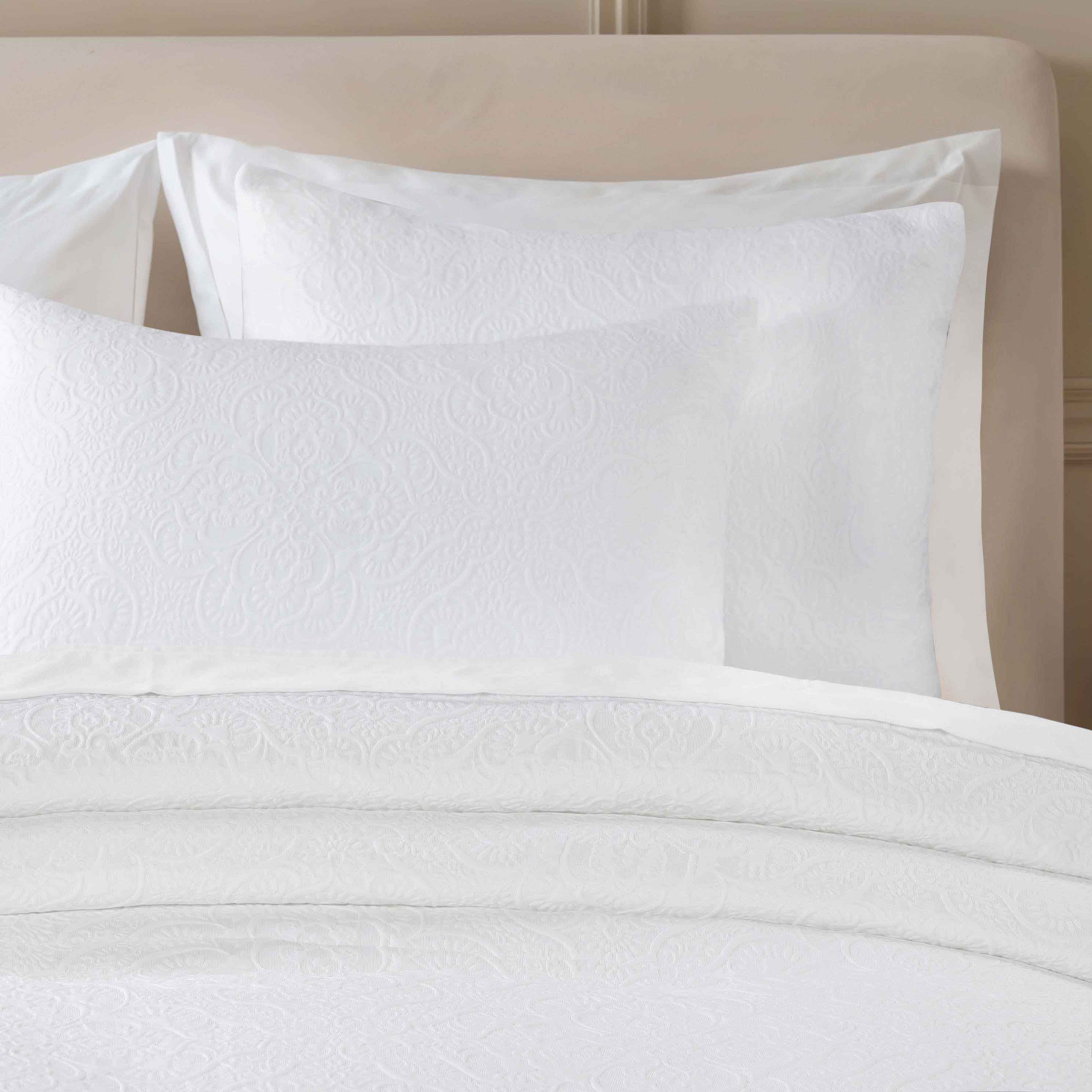 Enzy Medium Weight Floral Matelasse Bedspread and Sham Set - Queen Size, Soft Textured Bed Cover with Matching Pillow Shams for Cozy Bedroom Decor