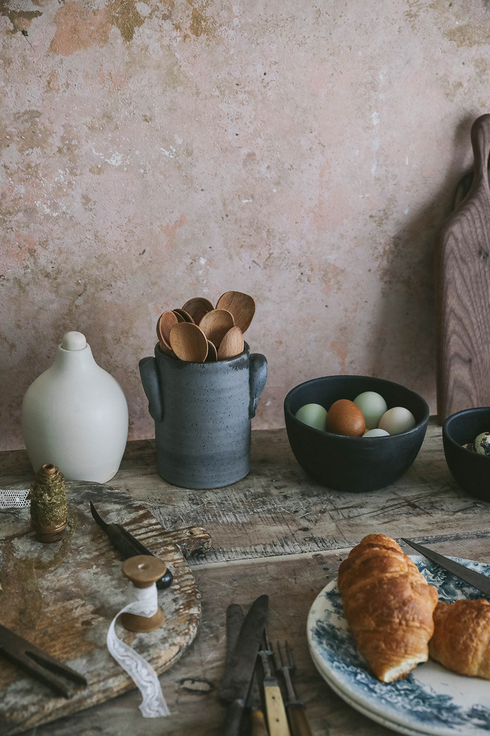 Premium Cast Iron Nesting Bowls Set - 3-Piece Kitchen Utensils for Mixing, Serving & Baking - Durable & Rust-Resistant for Home & Restaurant Use