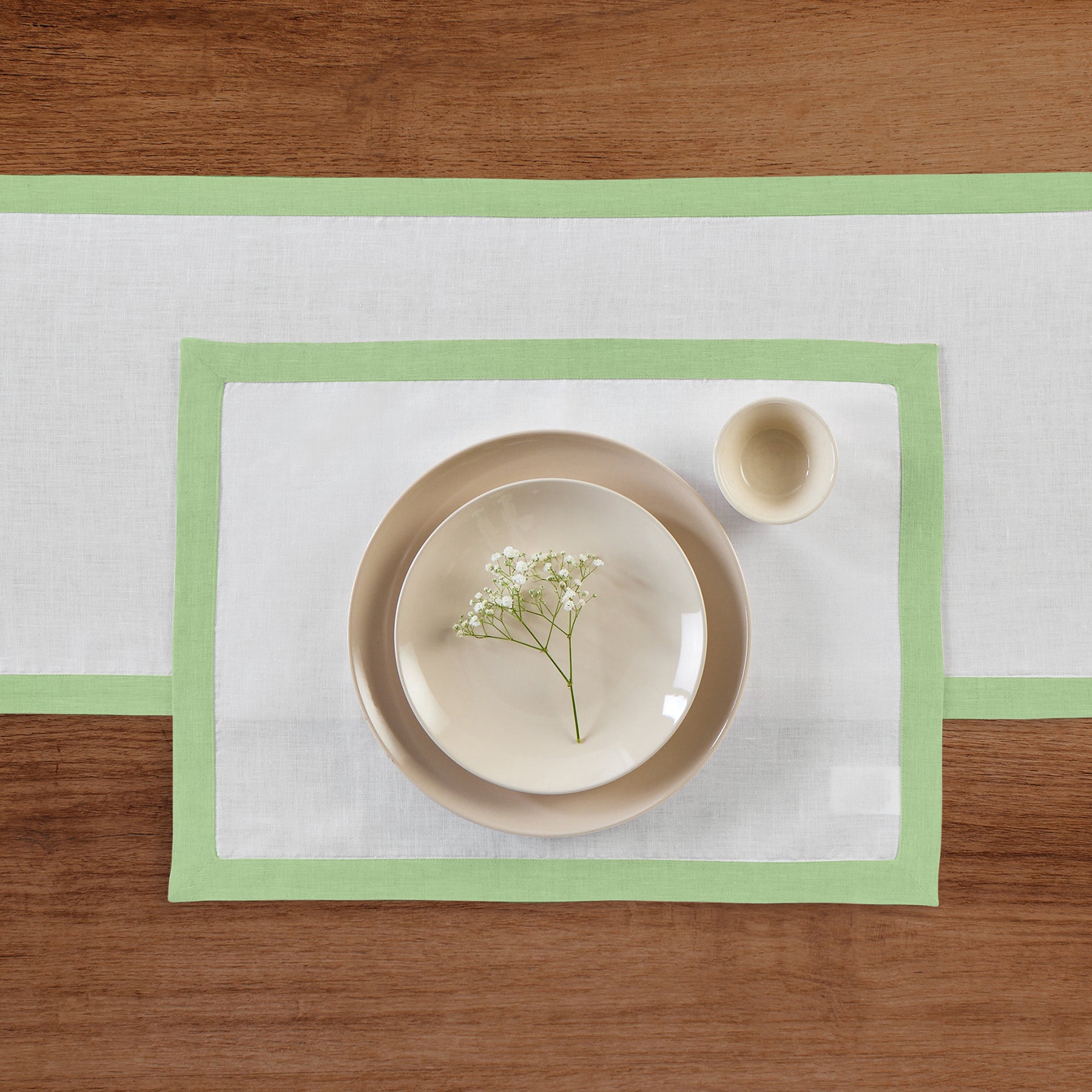 Premium Classic Placemats Set of 4 - Elegant Table Mats for Dining Room & Kitchen - Waterproof & Heat Resistant - Perfect for Everyday Meals, Dinner Parties & Holiday Decor
