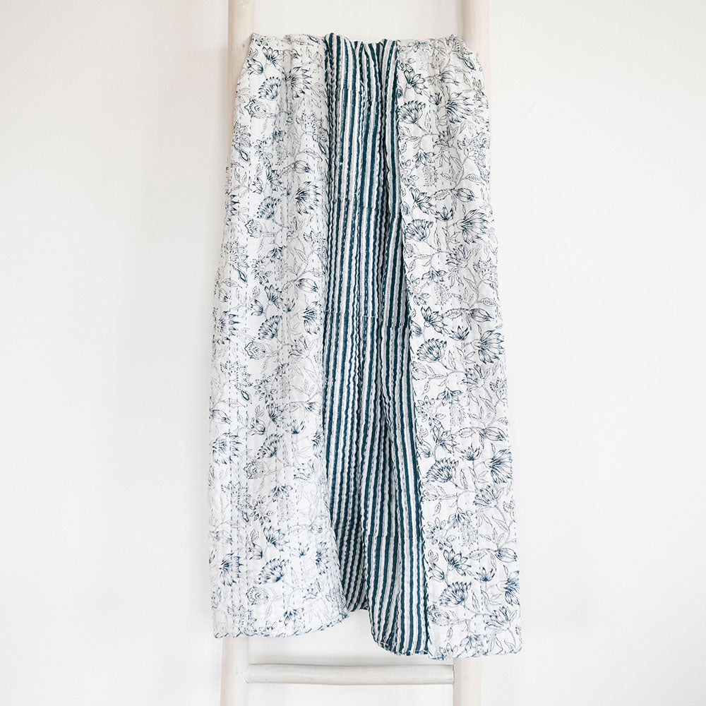 Handmade Kantha Quilt No. 0425 - Traditional Indian Patchwork Bedspread, Lightweight Cotton Throw Blanket for Sofa, Bed & Home Decor - Perfect for Cozy Nights, Boho Chic Styling & Gift Giving