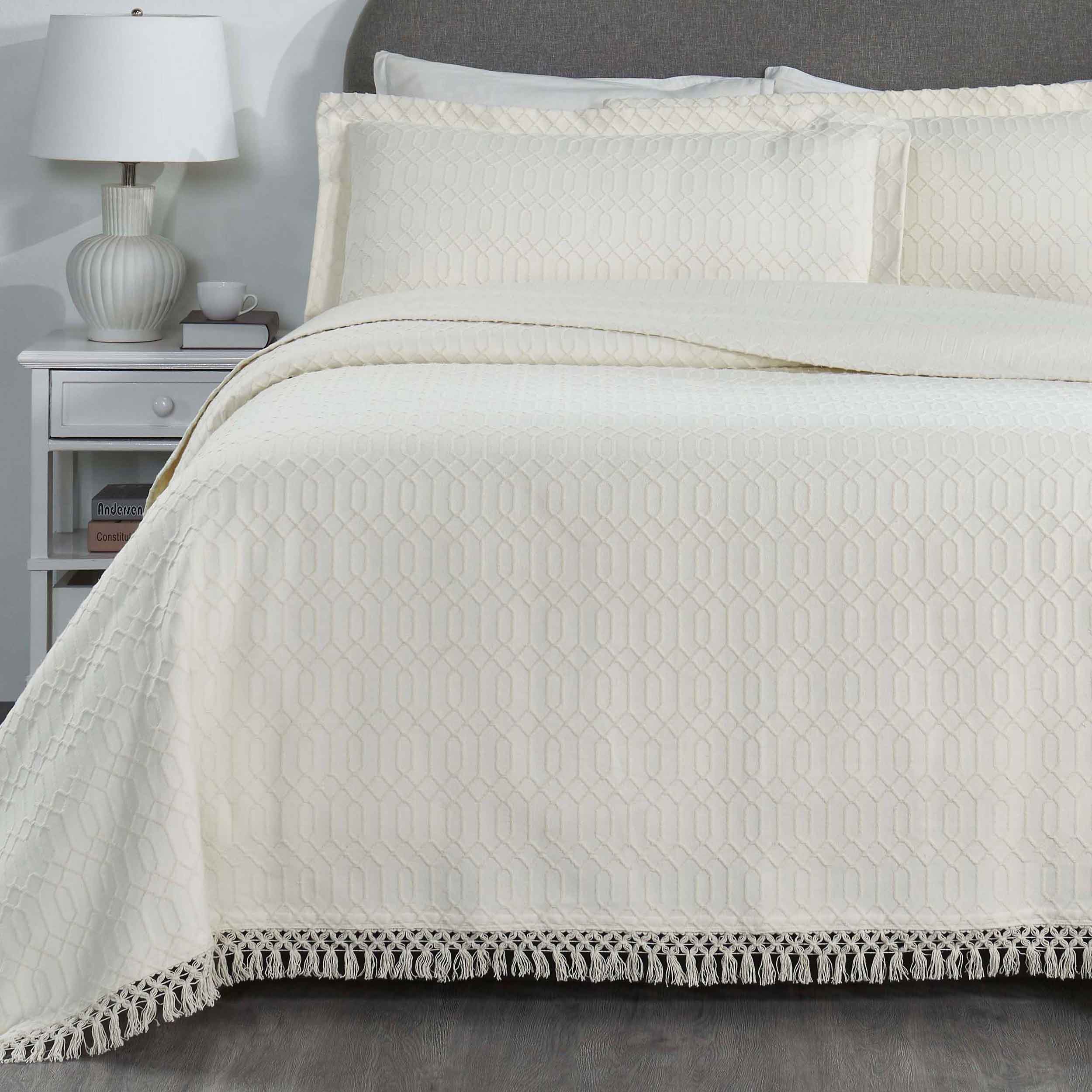 Remi Cotton Blend Jacquard Woven Geometric Fringe Bedspread Set - Queen Size Bohemian Style Bed Cover for Master Bedroom & Guest Room Decor