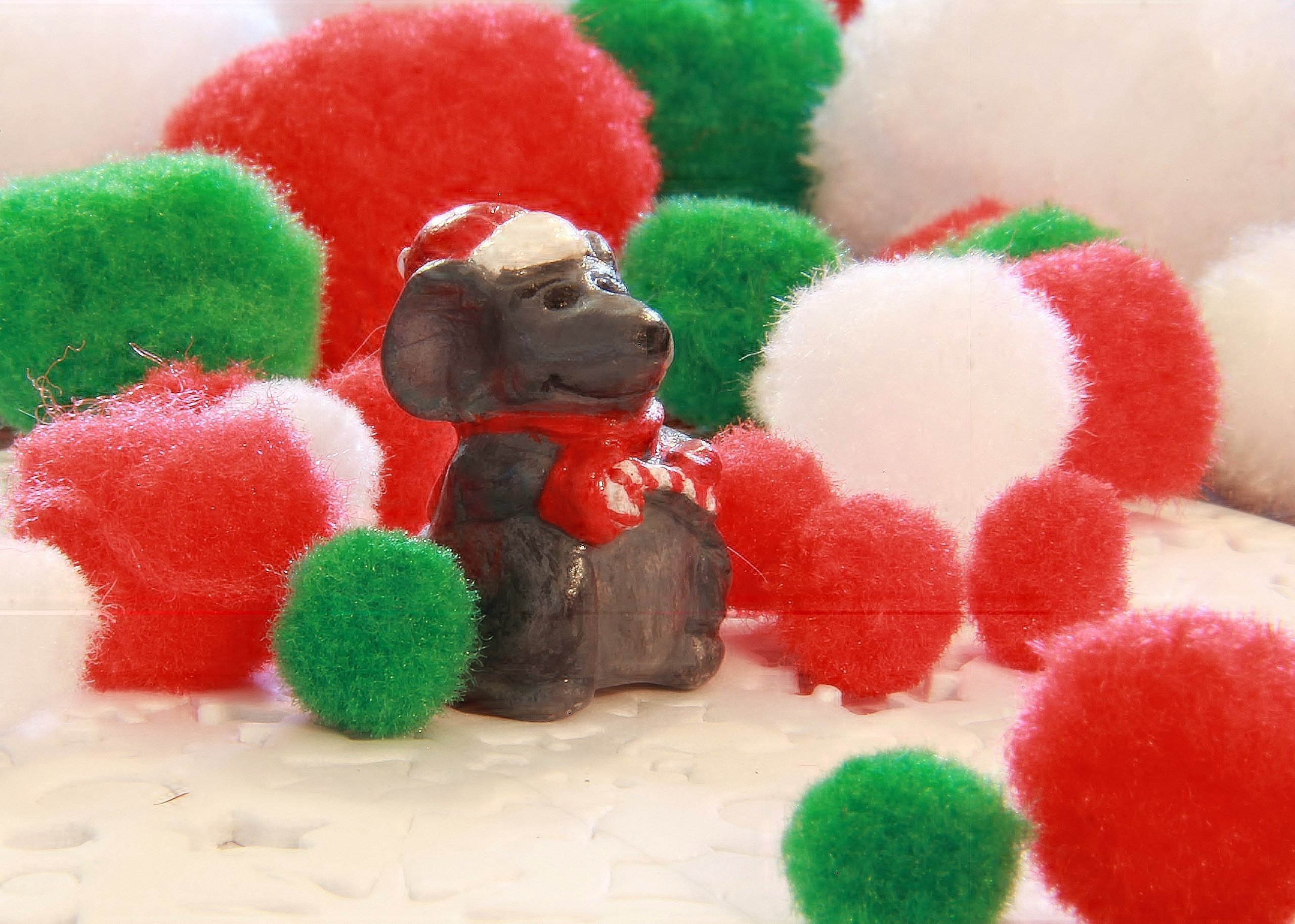 Miniature Porcelain Santa Mouse Figurine - Christmas Tree Ornament & Holiday Home Decor for Xmas, Winter, Party, Gift Giving