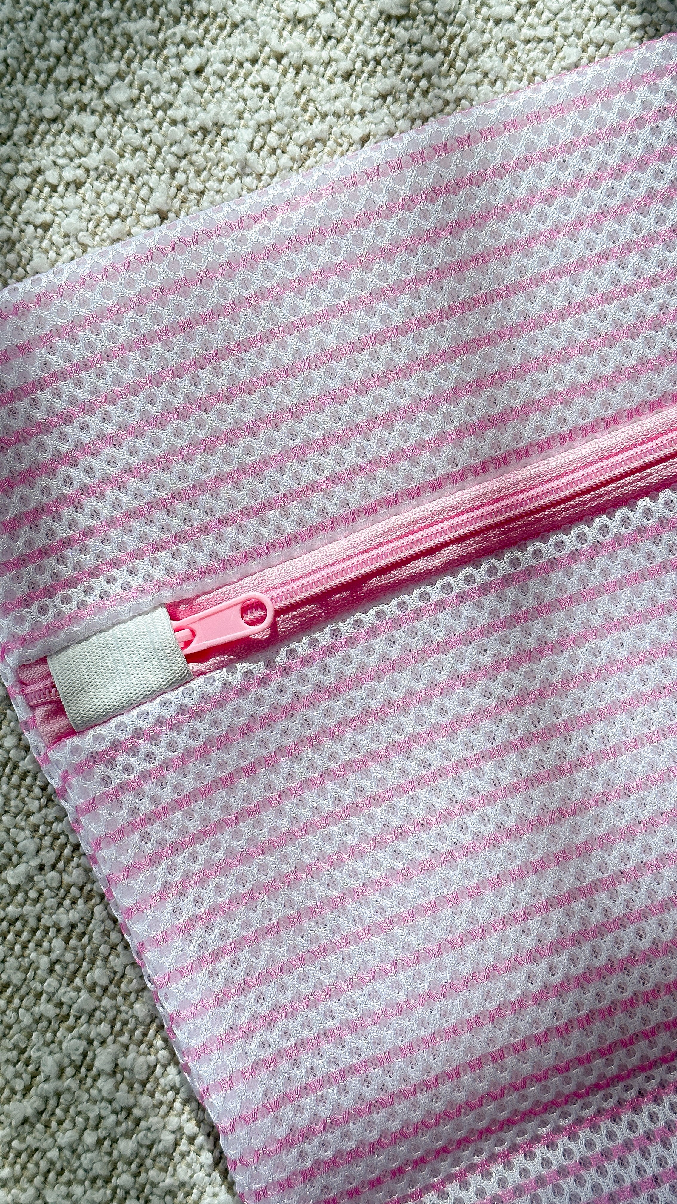 Delicate Lingerie Wash Bag for Bras & Underwear - Pink & White Mesh Laundry Protector | Perfect for Travel, Gym & Hand Washing
