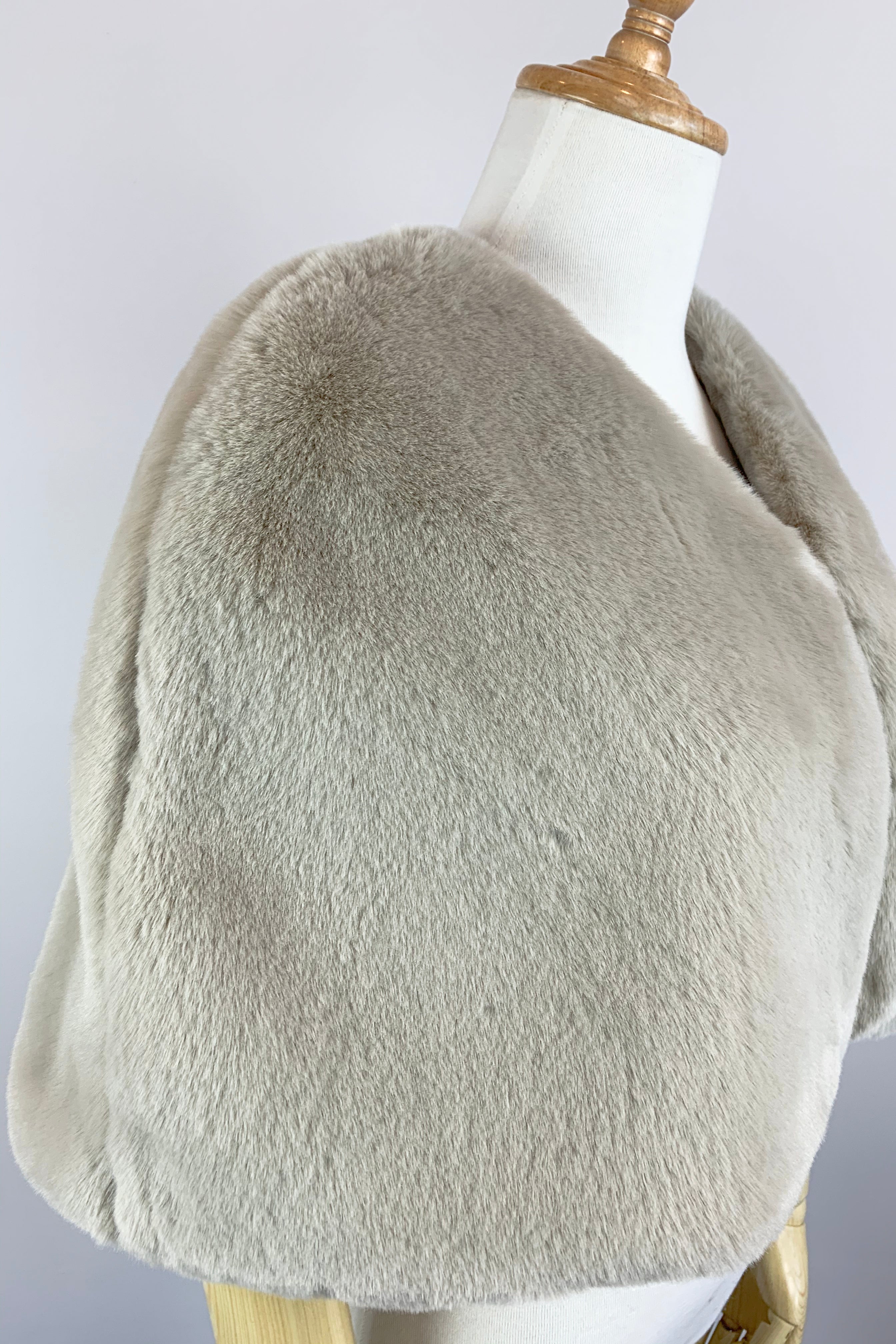 Light Gray Faux Fur Bridal Cape - Elegant Wedding Shawl for Brides (Georgina LGry05) | Perfect for Winter Weddings, Photo Shoots & Formal Events