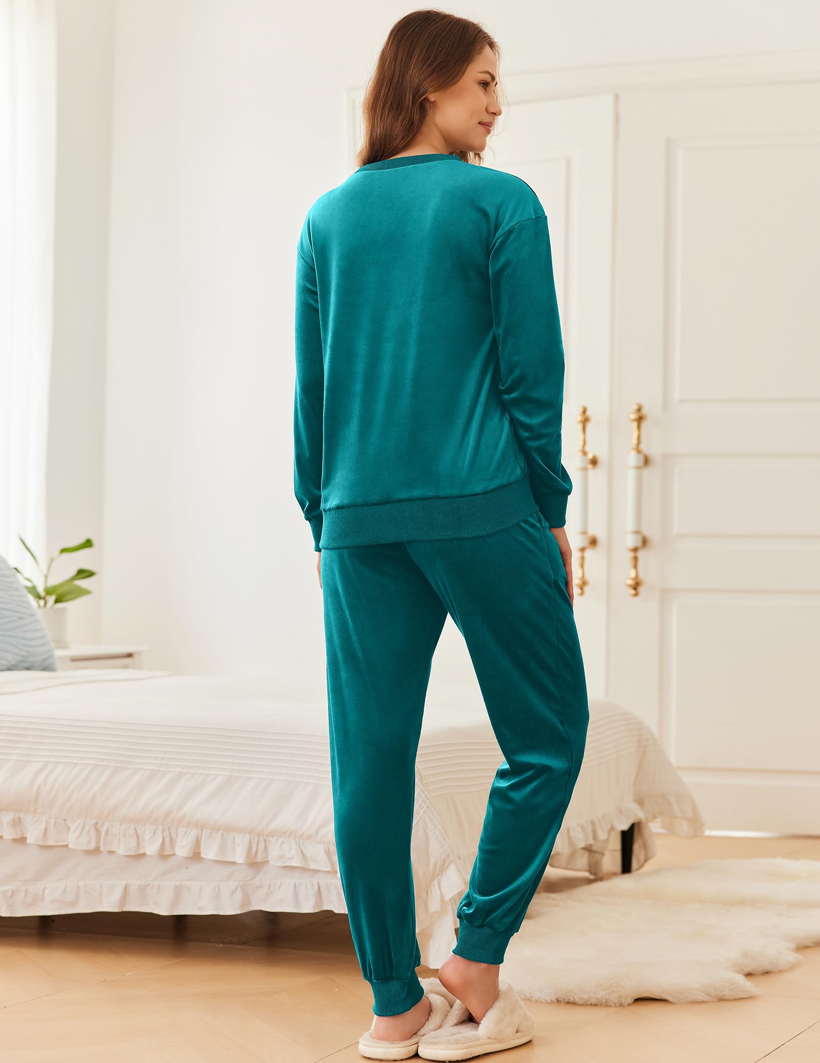 Ekouaer Women's Velvet Pajama Set - Soft Long Sleeve Sleepwear & Jogger Pants 2-Piece Lounge Set, Cozy Winter Pajamas for Sleeping, Lounging & Home Comfort