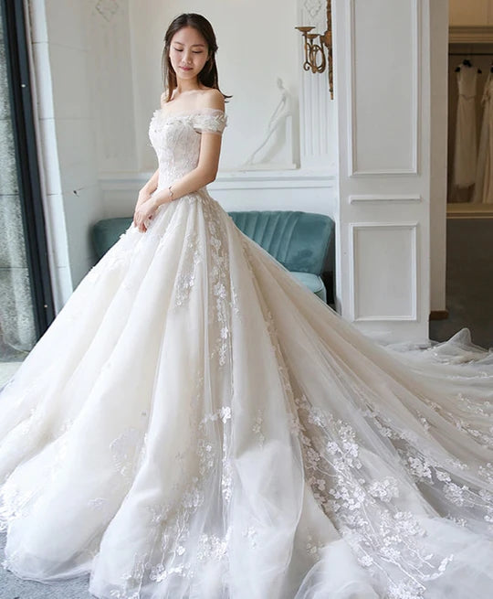 Elegant Off-the-Shoulder Lace Wedding Dress with Tulle Skirt - Vintage Style Bridal Gown for Beach, Church & Garden Weddings