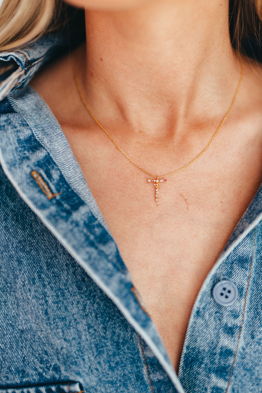 Flutterfly Gold Initial Necklace for Women - Personalized A-Z Letter Pendant Jewelry Gift for Mom, Wife, Girlfriend - Perfect for Birthdays, Anniversaries & Special Occasions