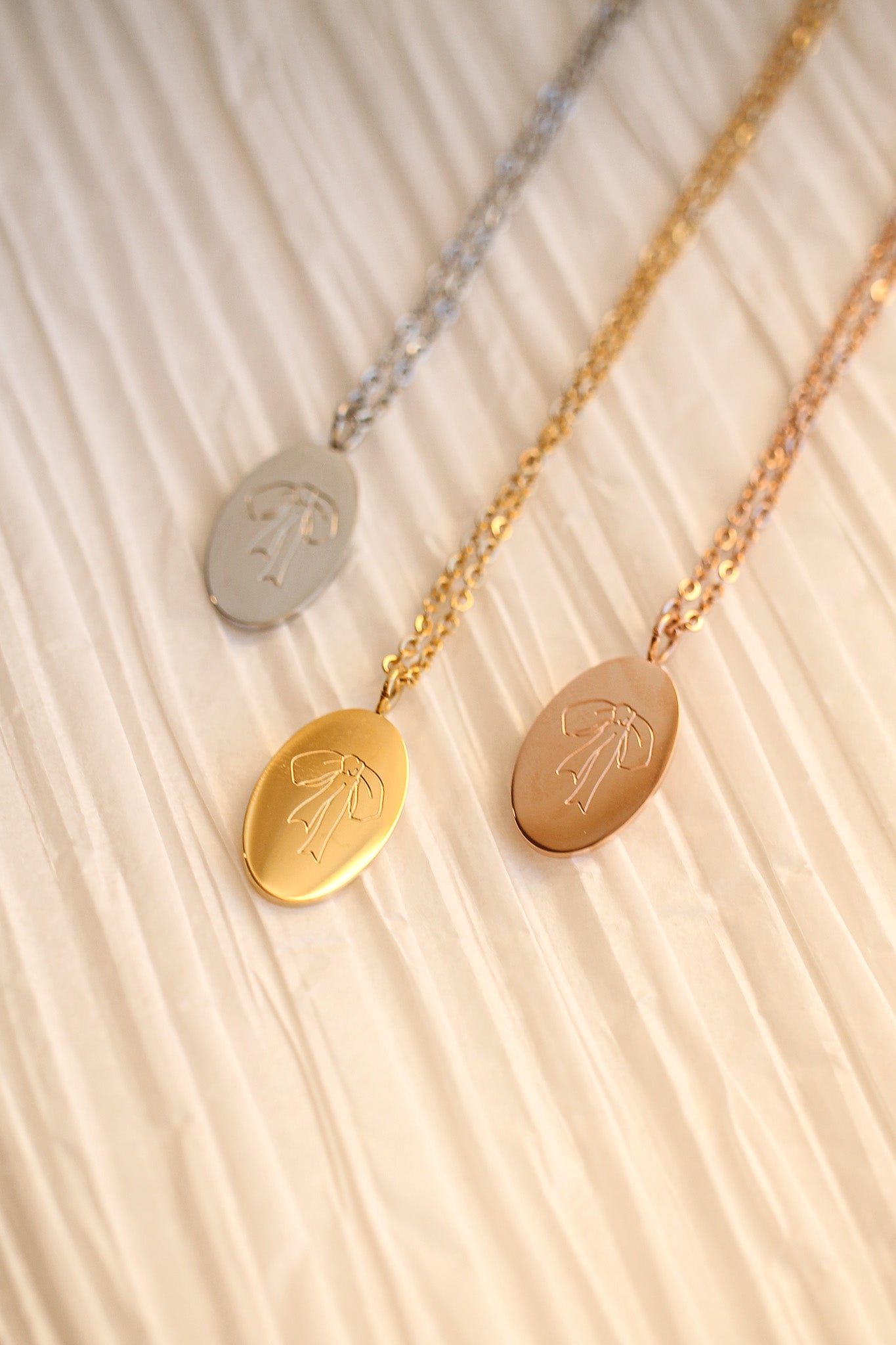 Elegant Gold Bow Pendant Necklace for Women - Perfect Gift for Valentine's Day, Anniversary & Special Occasions