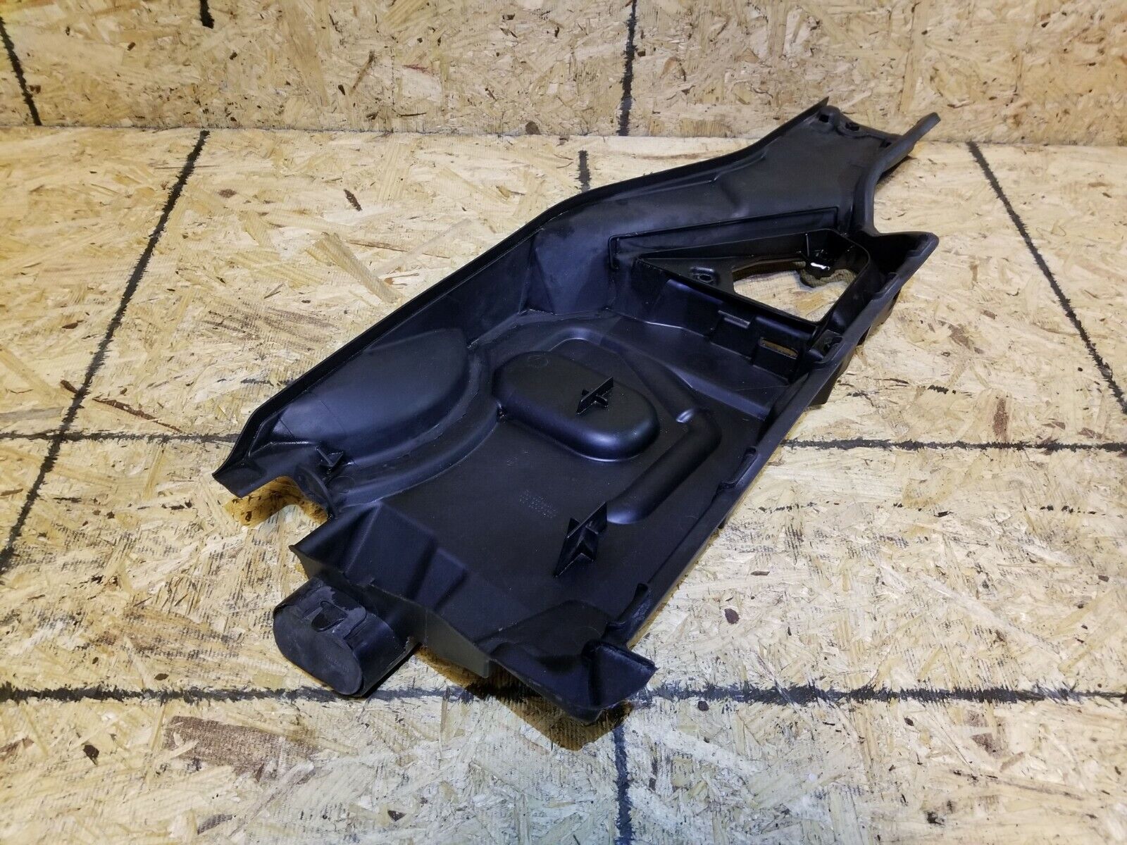 06-10 BMW 650i E63 Left Driver Side Engine Air Intake Filter Housing OEM Replacement - Perfect for Performance Upgrades & Engine Maintenance