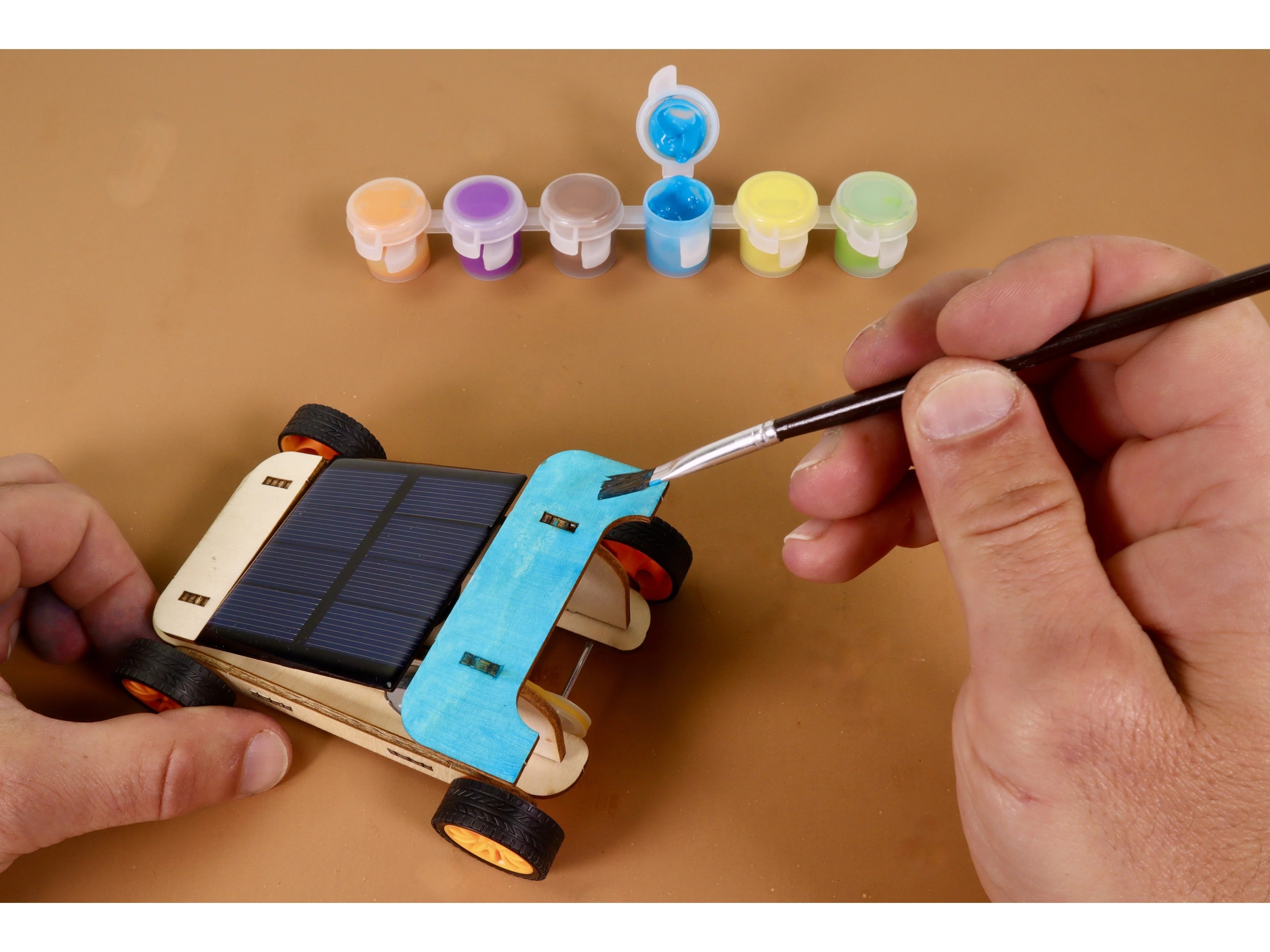 Solar Powered Toy Car Kit - DIY STEM Educational Science Project for Kids, Fun Outdoor & Indoor Racing Game - Perfect for Birthday Gifts & Classroom Activities