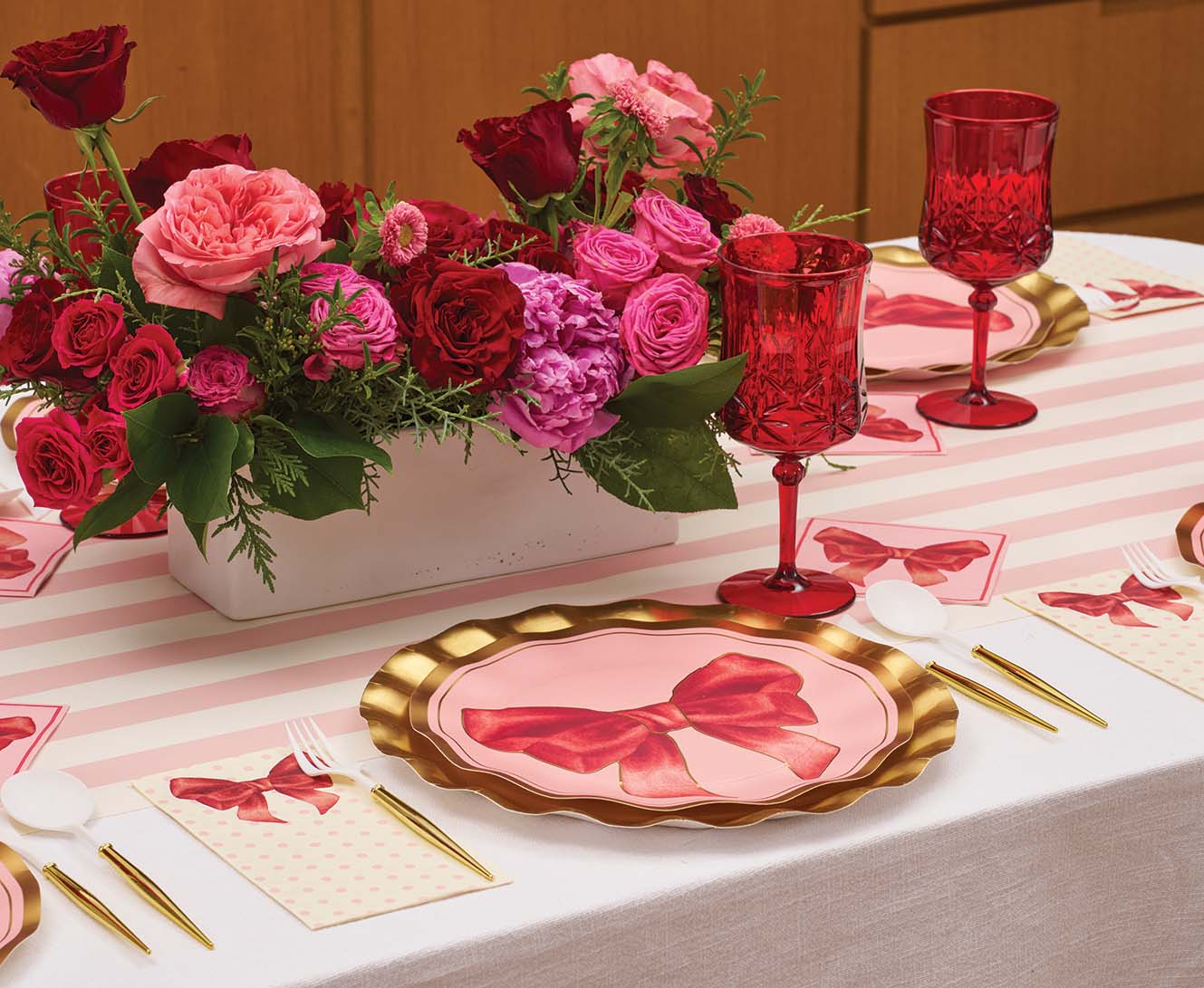 Elegant Pink Wavy Edge Dinner Plates Set of 8 - Perfect for Wedding, Birthday Party & Home Decor Tableware