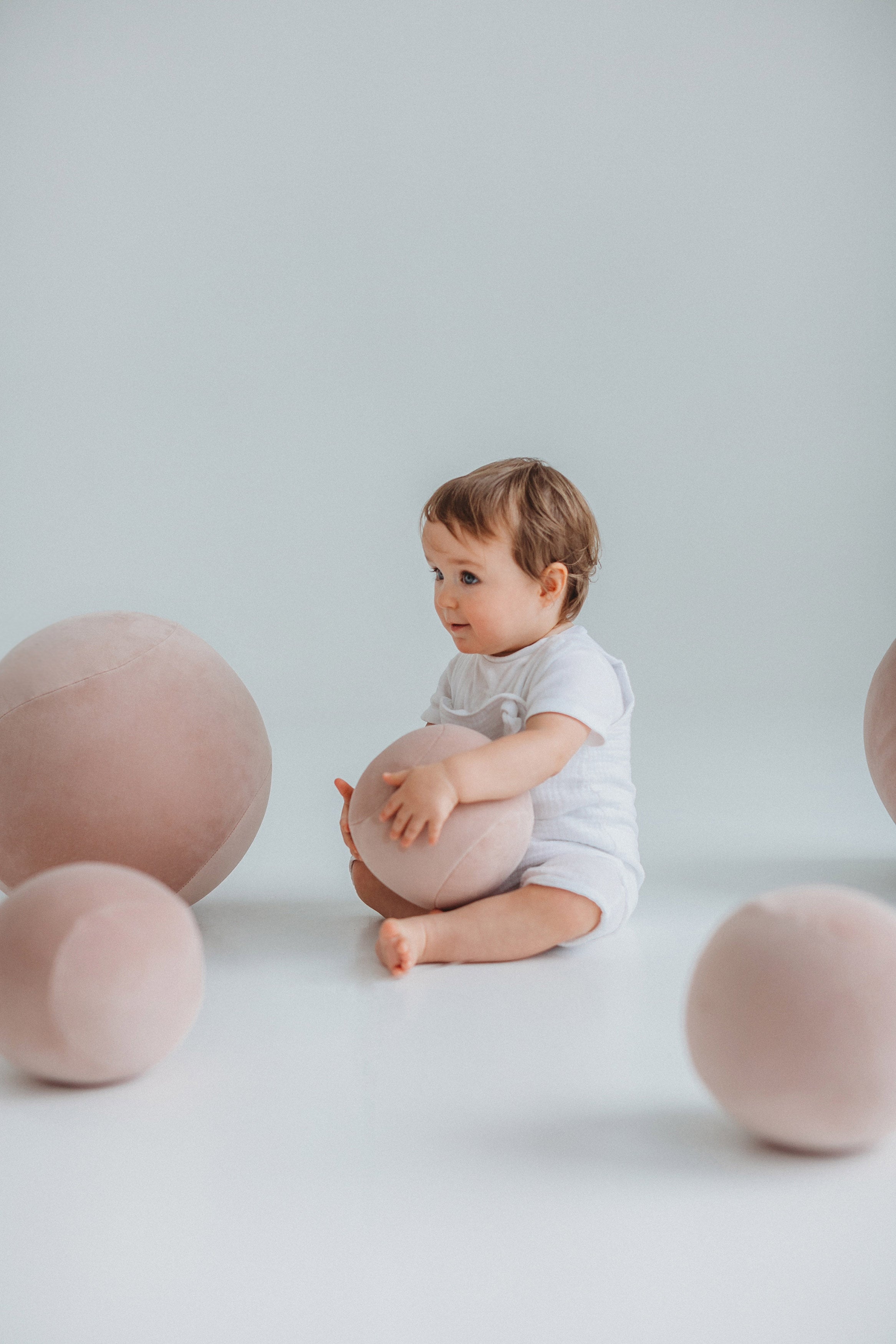 Noom Gropius Baby Spheric Ottoman - Modern Nursery Pouf with Storage, Soft Round Footstool for Kids Room Decor | Perfect for Playrooms, Bedrooms & Daycare Centers