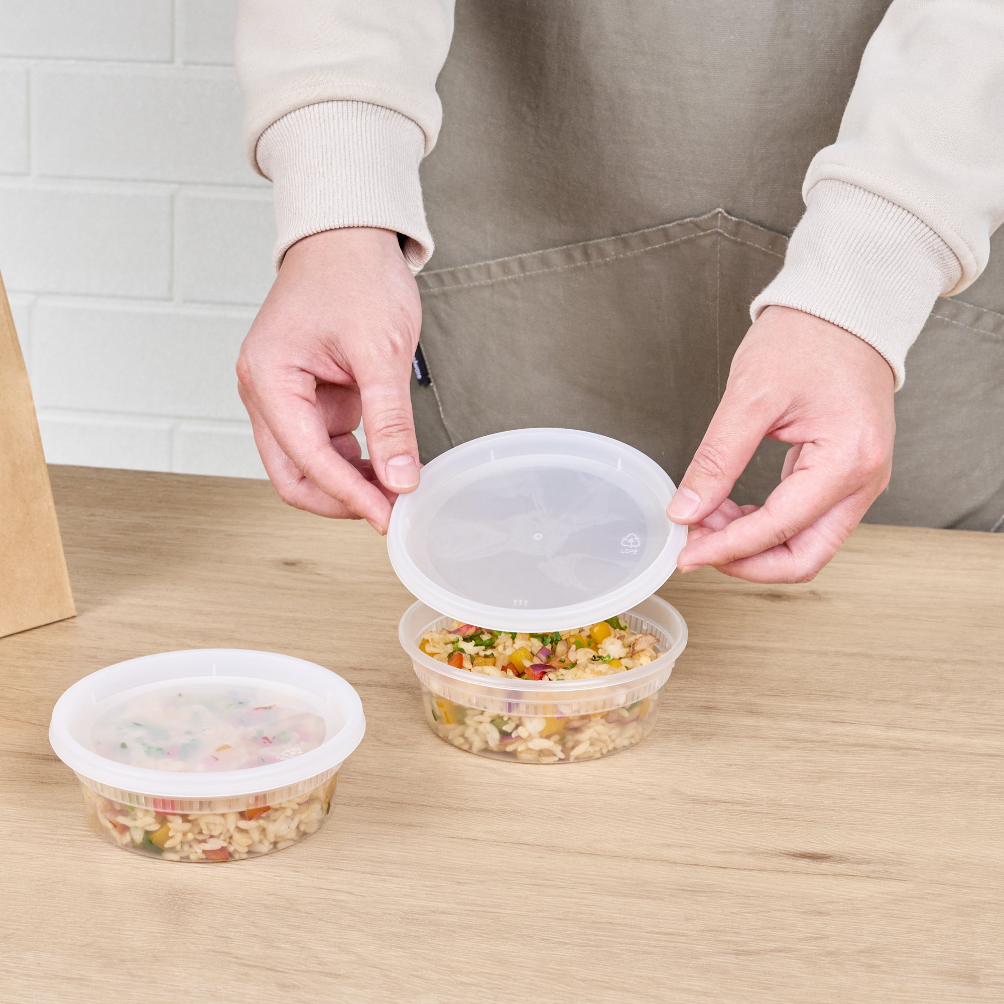 8 oz Round Clear Plastic Soup Containers with Lids - Microwave Safe, 4.5