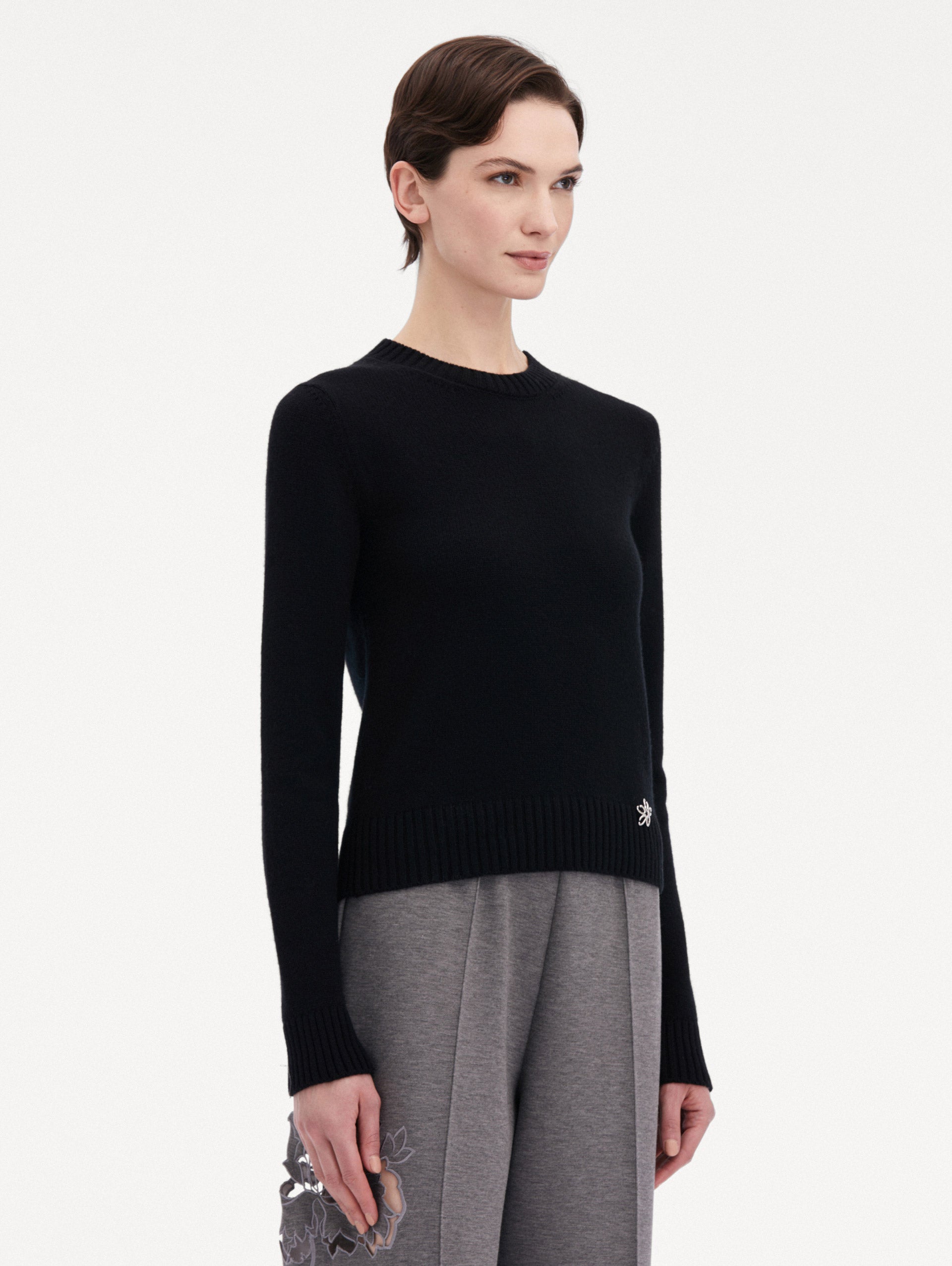 Luxury O Flower Cashmere Pullover Sweater for Women - Soft & Warm Winter Knitwear - Perfect for Office, Travel & Casual Outfits