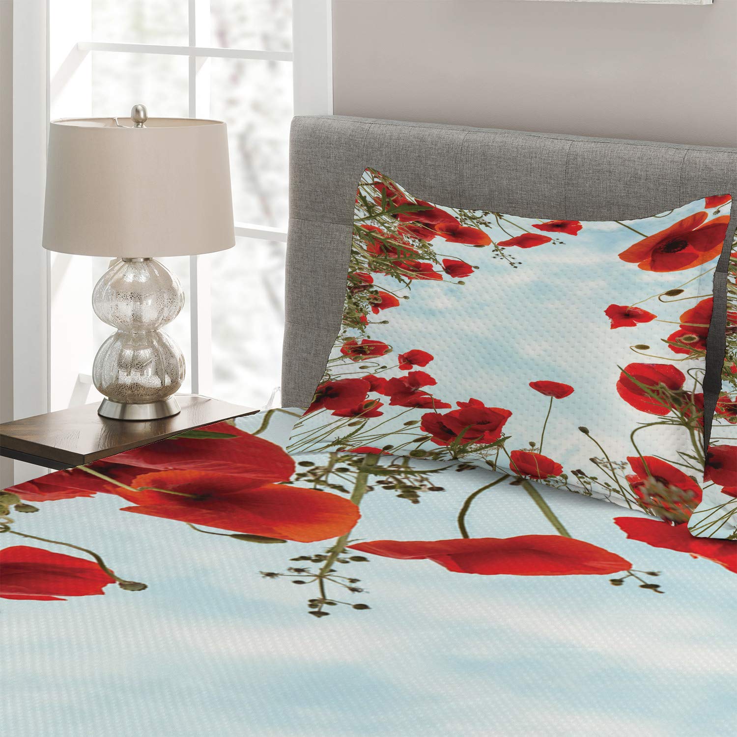 Ambesonne Poppy Flower Quilt Set - King Size 3-Piece Bedspread with 2 Pillow Shams, Vermilion & Pale Blue Meadow Floral Design for Cozy Bedroom Decor | Perfect for Master Bedroom, Guest Room & Farmhouse Style Homes