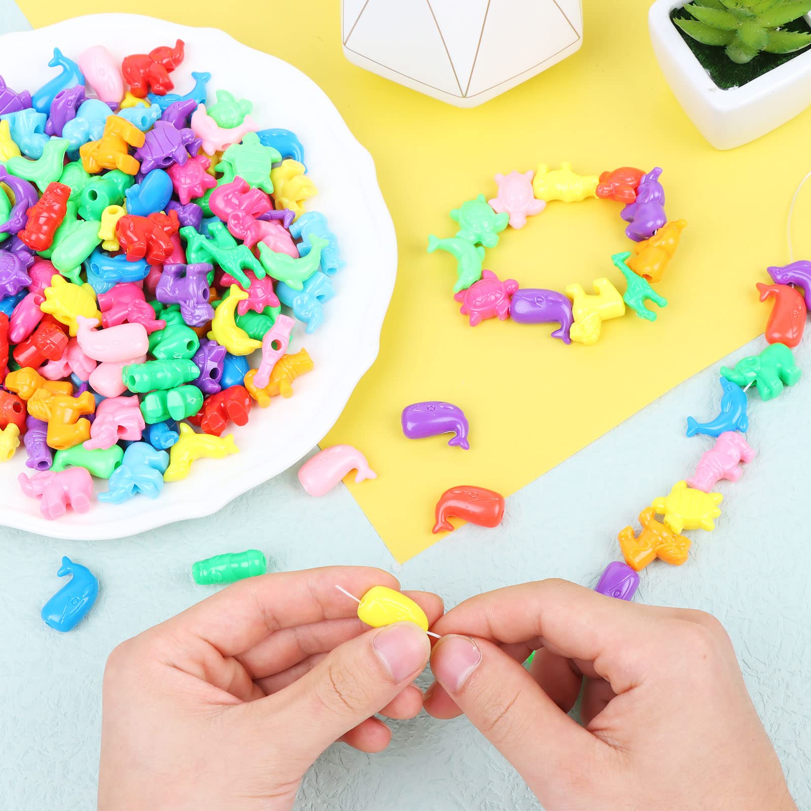 200 Pcs Mixed Animal Shaped Beads - Colorful Marine & Jungle Animal Spacer Beads for DIY Jewelry Making, Kids Crafts, Bracelets, Necklaces & Keychains - 1 Inch Plastic Craft Beads for Zoo Theme Party Favors & School Projects