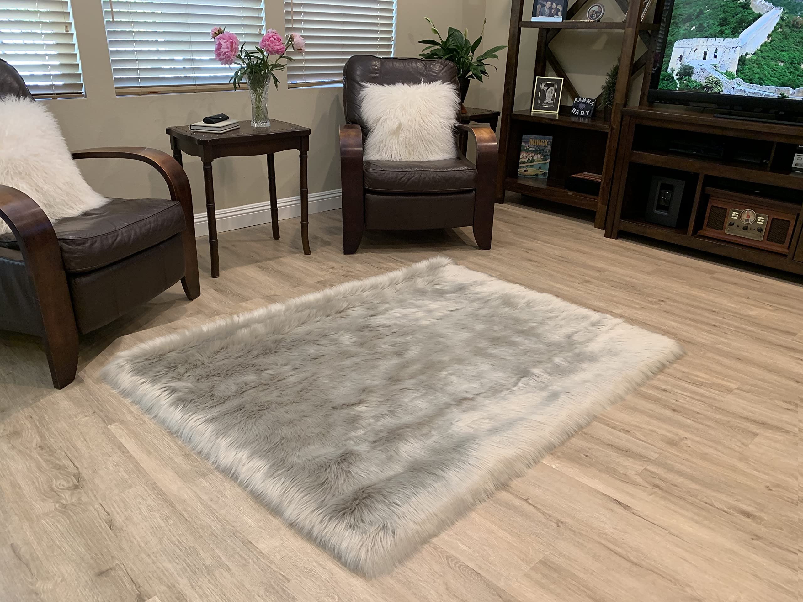 LAMBZY Faux Sheepskin Rug - Super Soft Hypoallergenic Shaggy Carpet for Living Room, Nursery, Bedroom & Sofa - 3x5 Feet Plush Grey Throw Rug - Perfect for Cozy Home Decor, Kids Play Area and Pet-Friendly Spaces