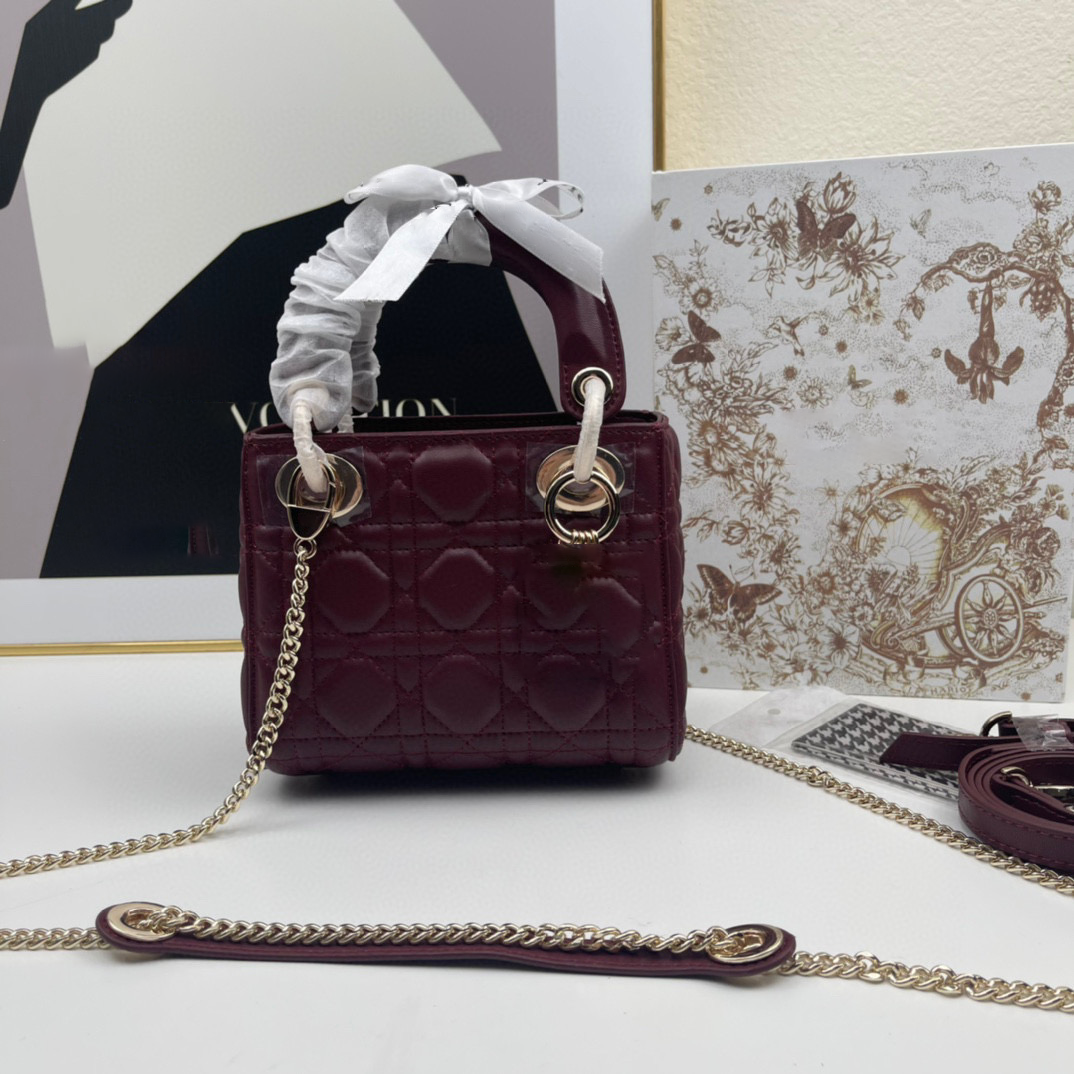 Stylish Designer Handbag for Women - Trendy & Durable Fashion Accessory for Work, Party & Everyday Use