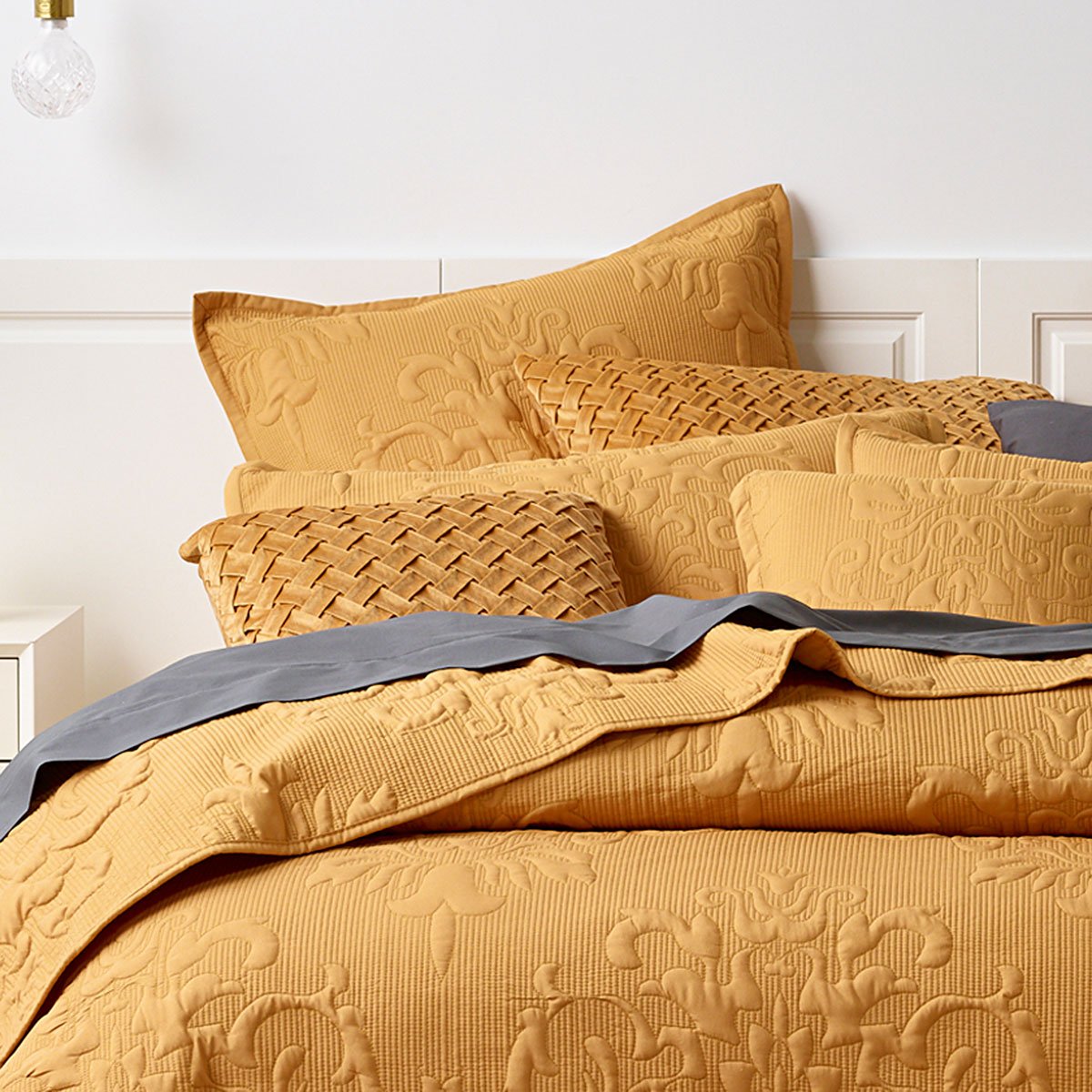 Luxury Gold Bedspread Set by Bianca - Queen Size Quilt Cover with Pillow Shams, Soft & Elegant Bedding for Master Bedroom or Guest Room Decor