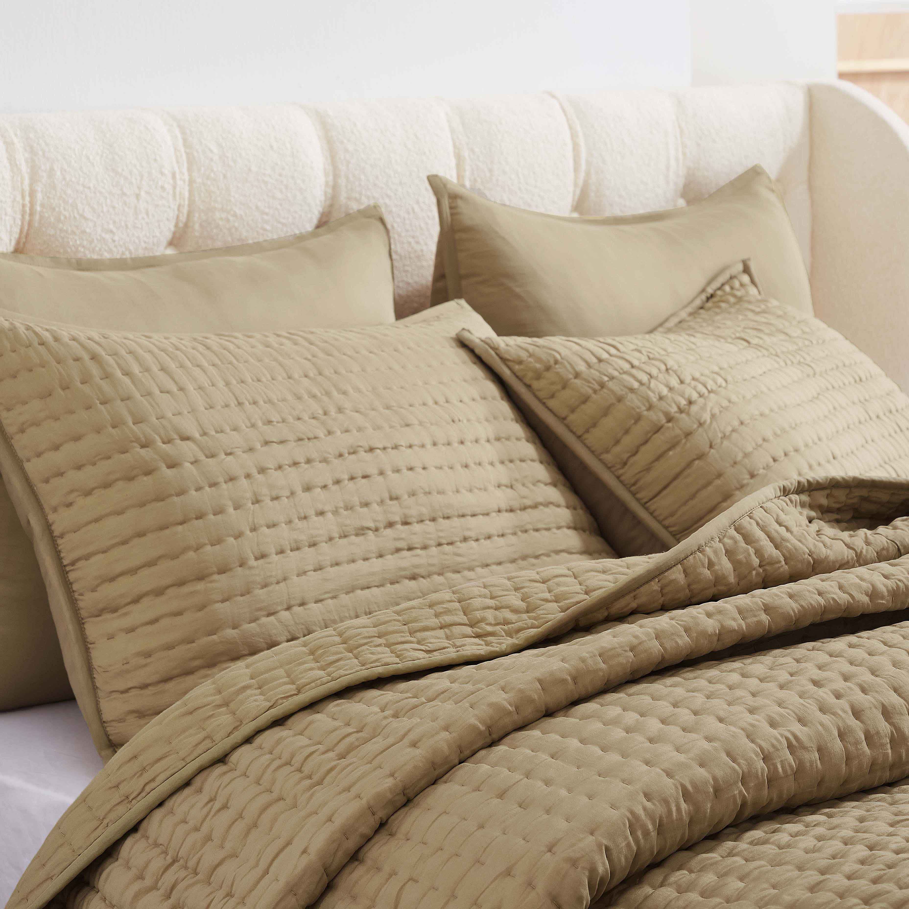 Bella 100% Pure Silk Pick Stitch Medium Weight Quilt & Sham Set - Queen Size Luxury Bedding for Elegant Bedroom Decor & Cozy Sleep