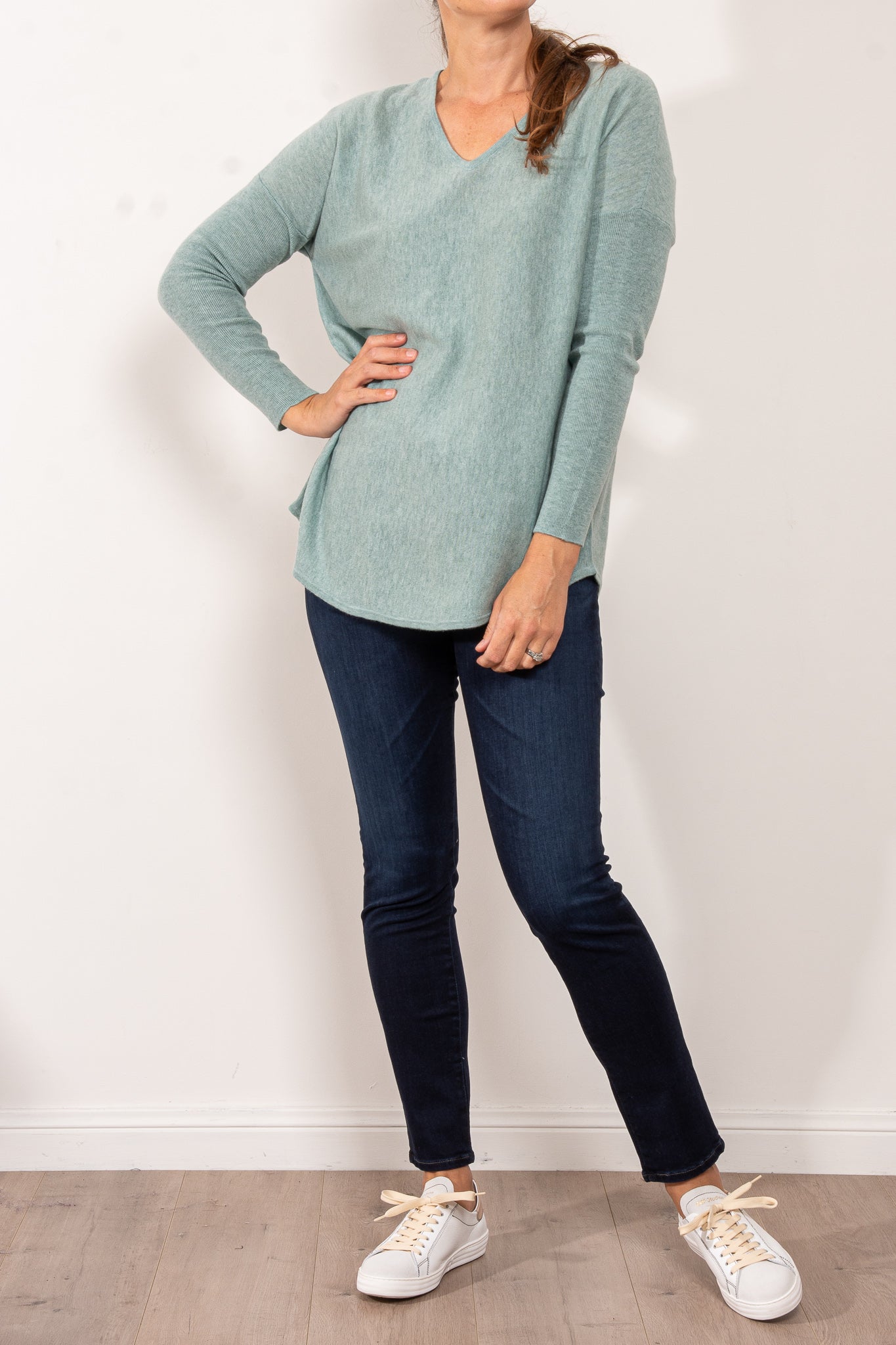 Bridge & Lord Women's Curved Hem V-Neck Jumper Sweater - Soft Knit Pullover for Casual Wear & Office Outfits