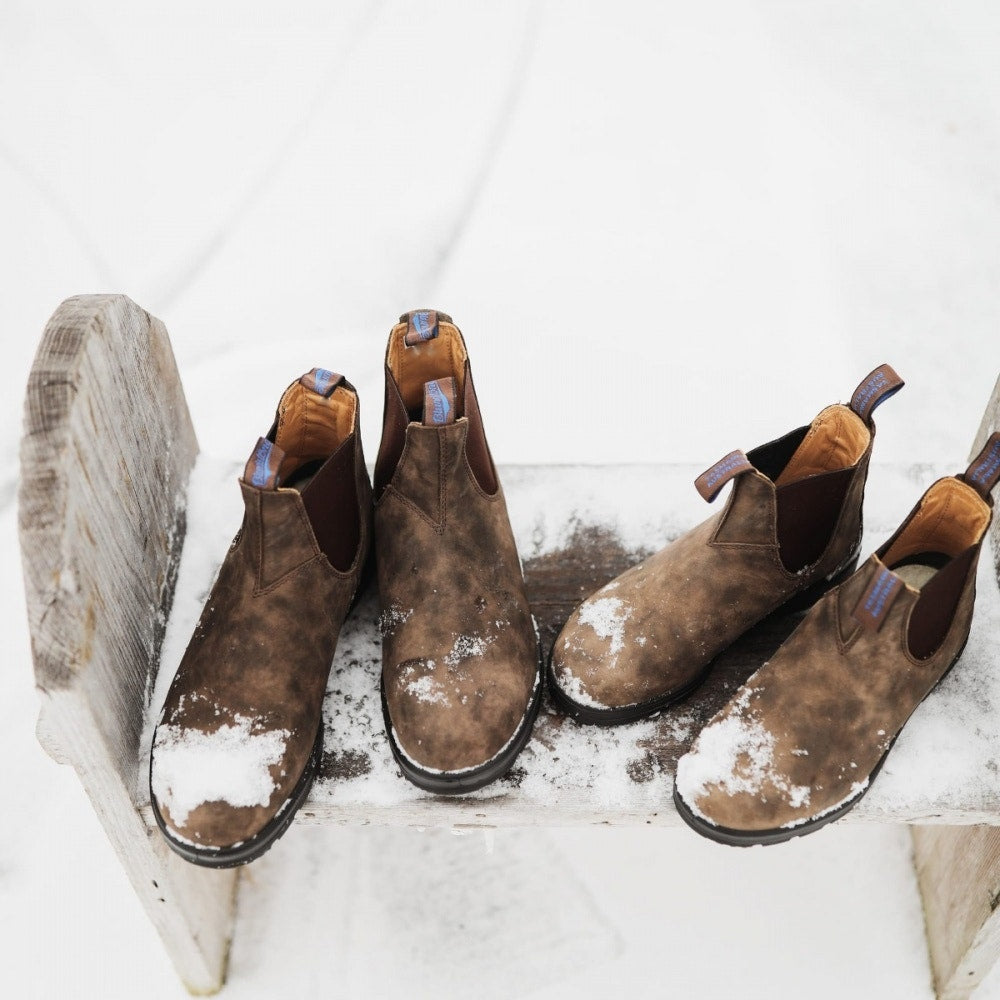 Blundstone Thermal 584 Chelsea Boots for Men & Women - Rustic Brown Leather Winter Boots with Insulation - Perfect for Hiking, Work & Outdoor Activities
