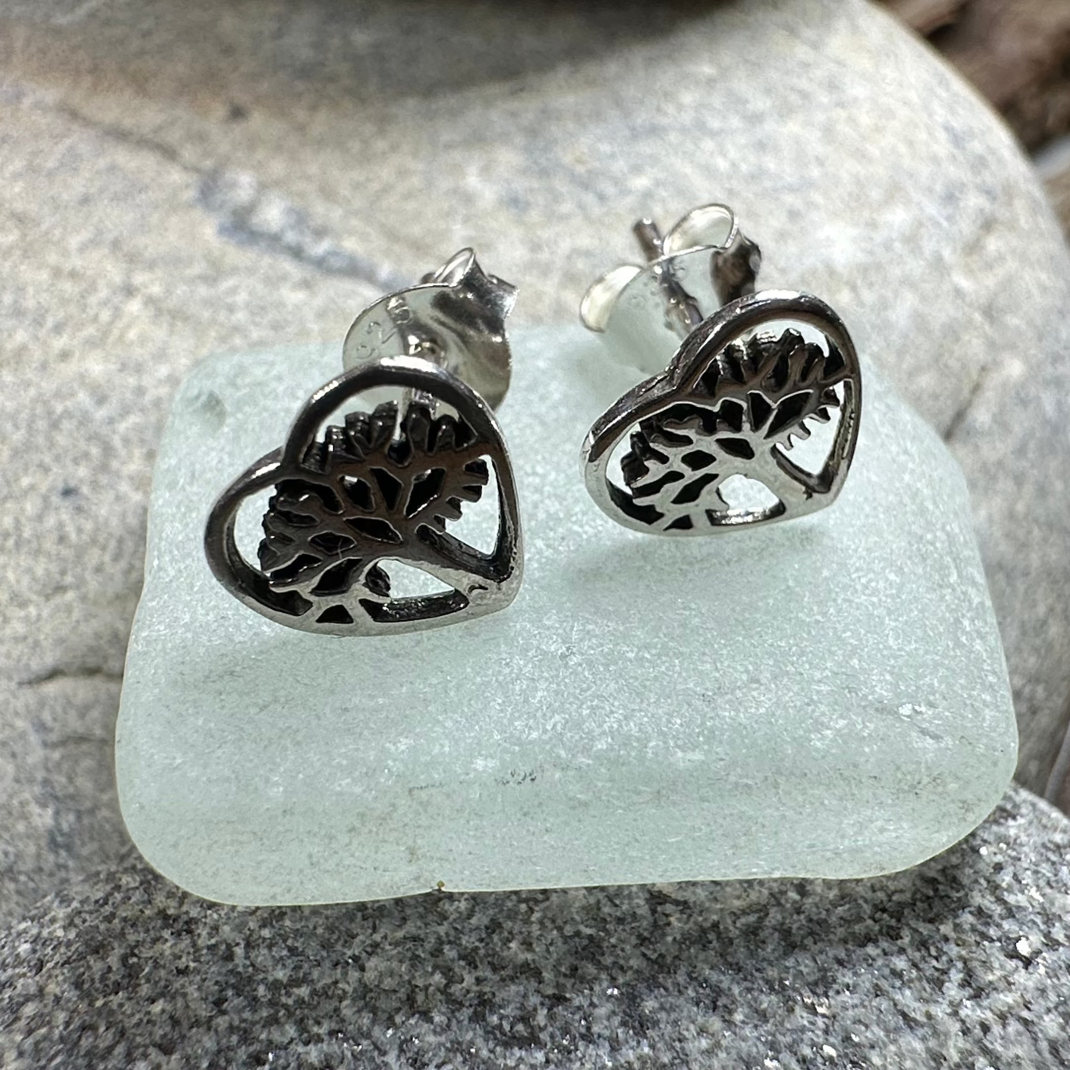 Tree of Life Stud Earrings for Women - Minimalist Beaded Beagle Jewelry - Perfect for Everyday Wear, Gifts & Boho Style
