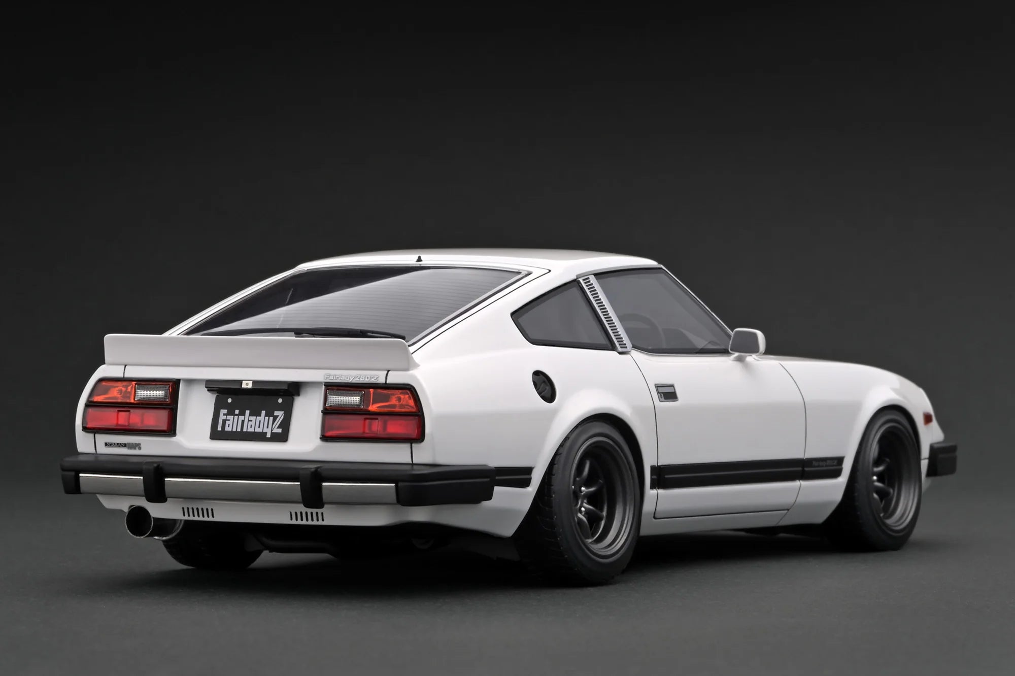 1:18 Scale Nissan Fairlady Z (S130) White Diecast Model Car - Collectible Sports Car for Display, Gift, and Racing Enthusiasts