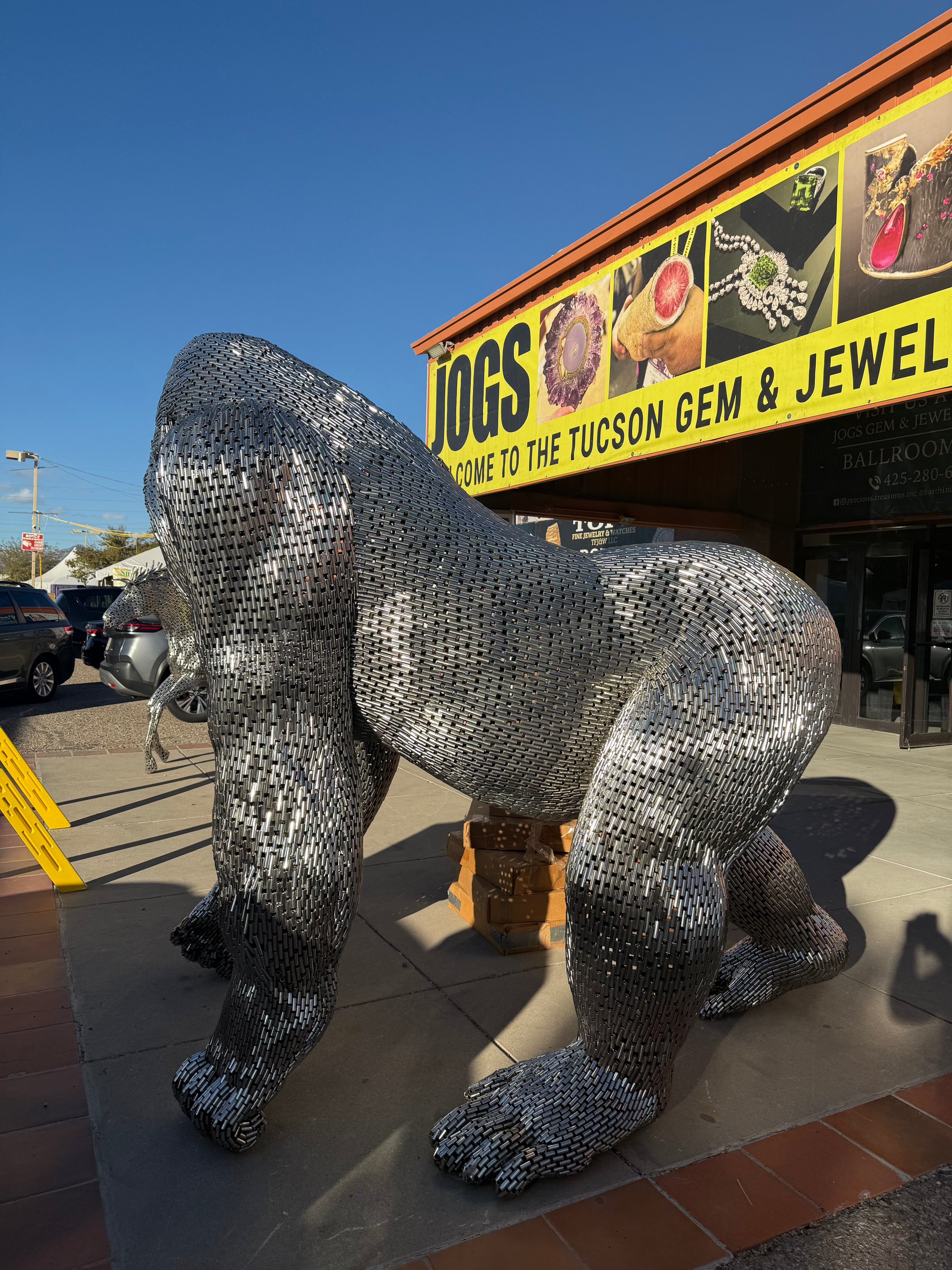 Giant Gorilla Stainless Steel Statue - Outdoor Garden Decor, Home Office Sculpture, Unique Animal Art Gift for Wildlife Lovers