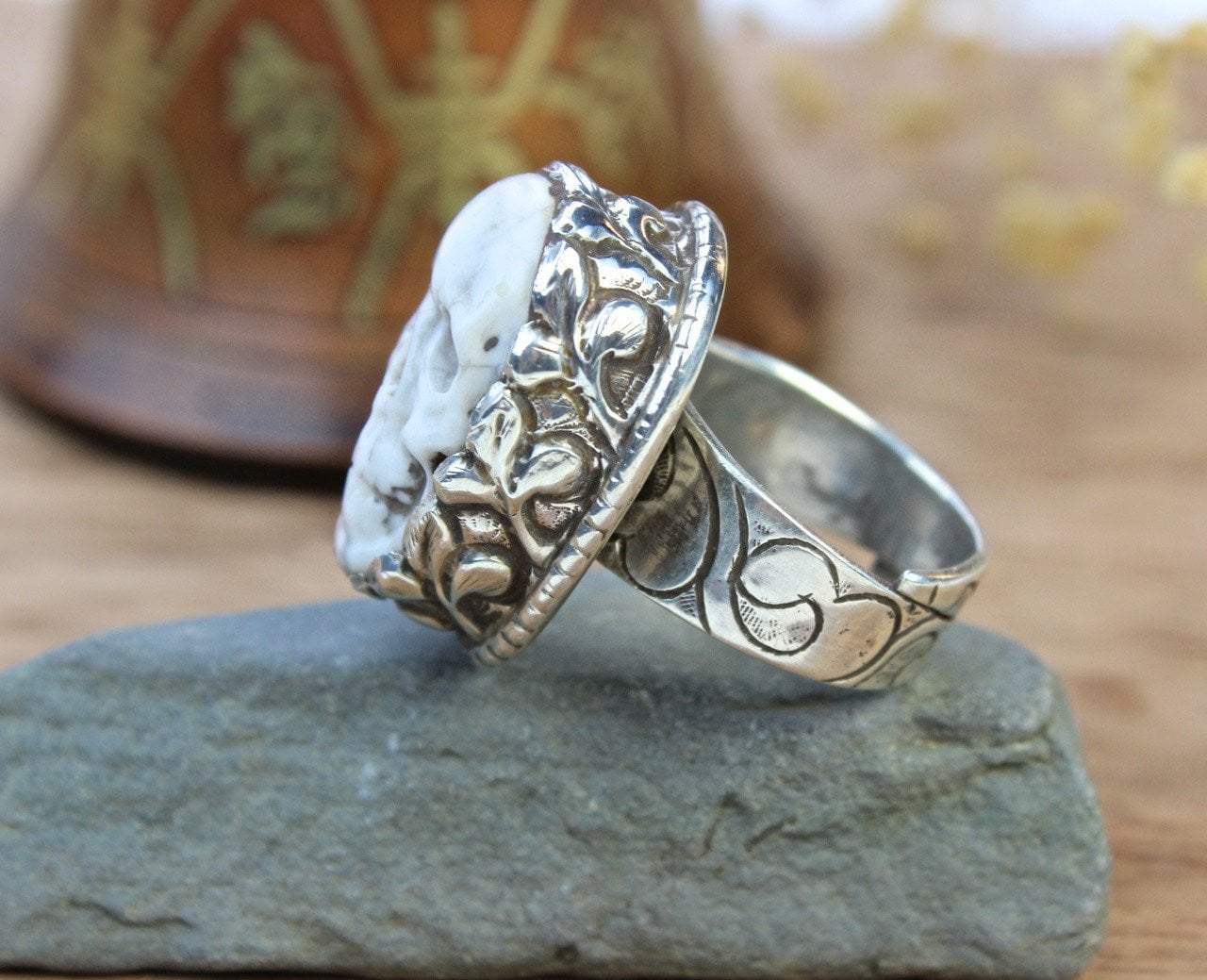 Howlite Skull Ring for Men & Women - Gothic Punk Jewelry, Adjustable Stainless Steel Band - Perfect for Halloween, Cosplay & Alternative Fashion
