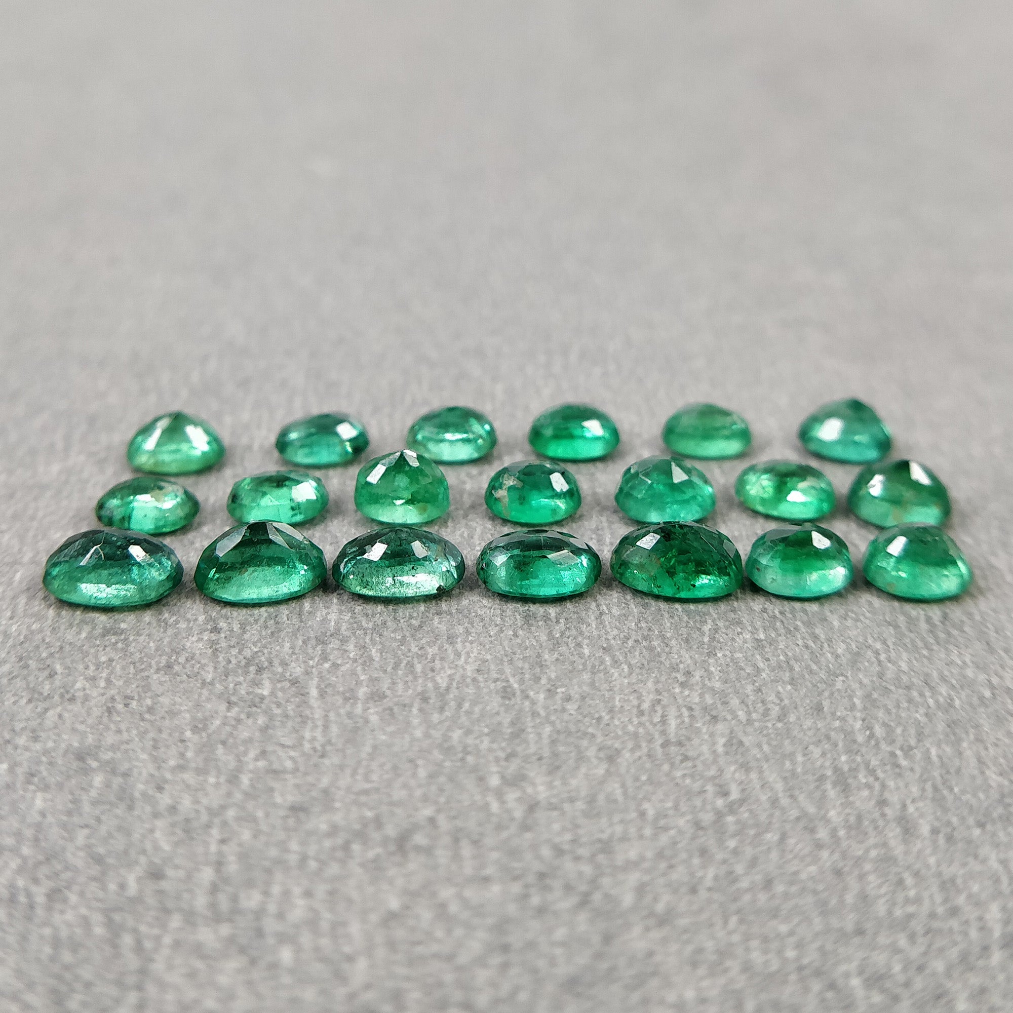 Natural Untreated Green Emerald Gemstone - 3.90cts Oval Cut (4x3mm & 5x3mm) 20pcs | Jewelry Making, Engagement Rings & Healing Crystals