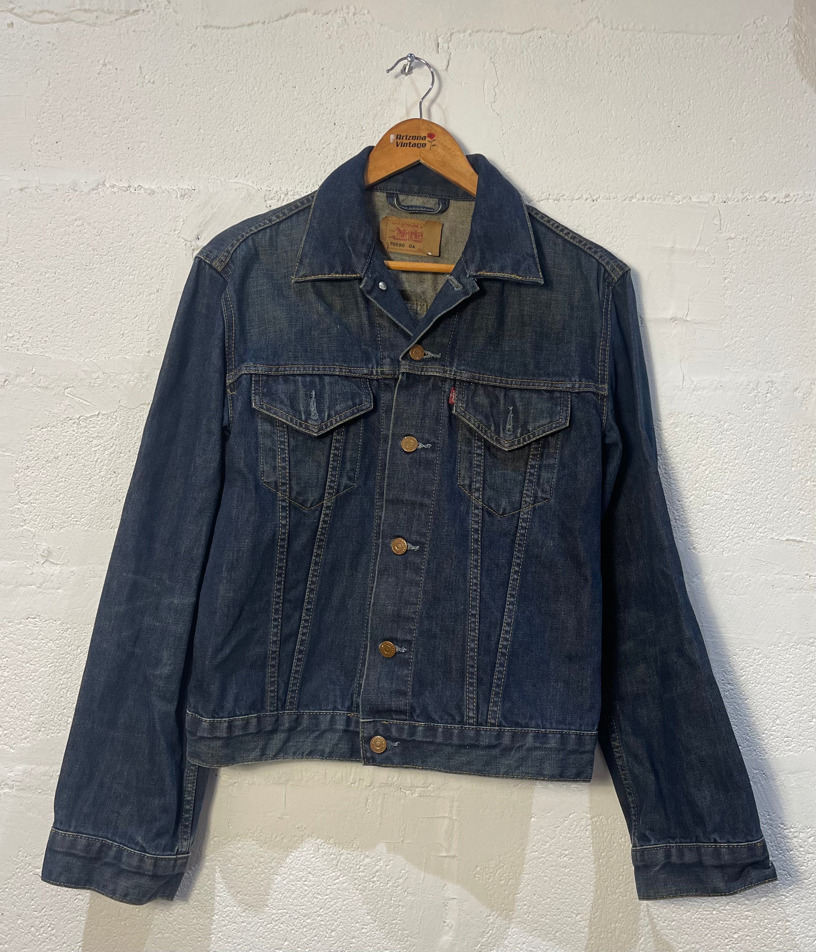 Levi's Women's Classic Denim Jacket - Vintage Style, Comfort Fit, Lightweight for Spring & Fall - Perfect for Casual Outfits, Layering, and Outdoor Activities