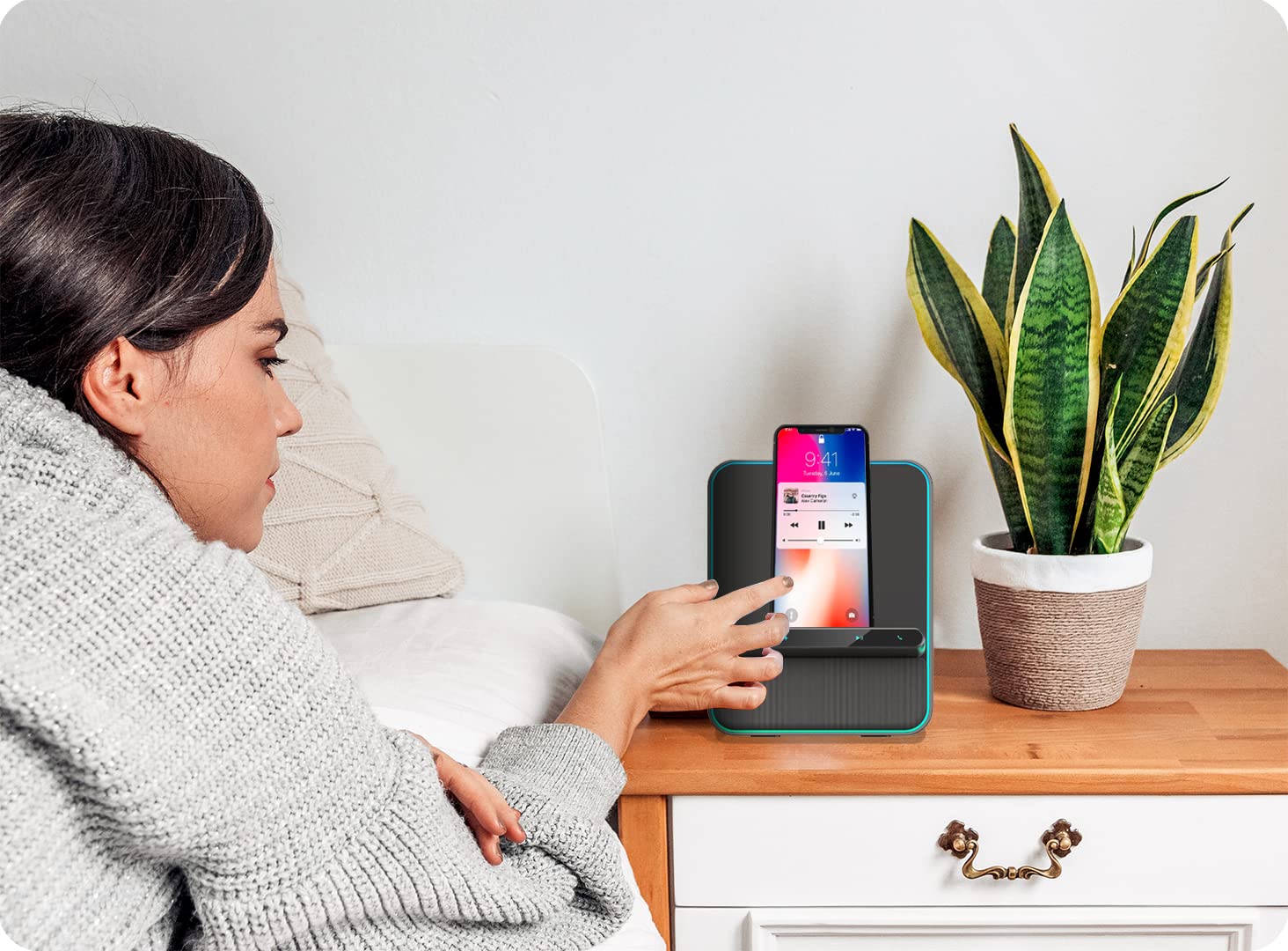 Azpen Wireless Charging Audio Dock with Dual 8W Bluetooth Speakers, Upgraded Mic for Hands-Free Calls - Qi Wireless Charger for iPhone 15/14/13/12/11 & Samsung S23/S22/S21/S20 - Perfect for Home Office, Bedroom & Car Use