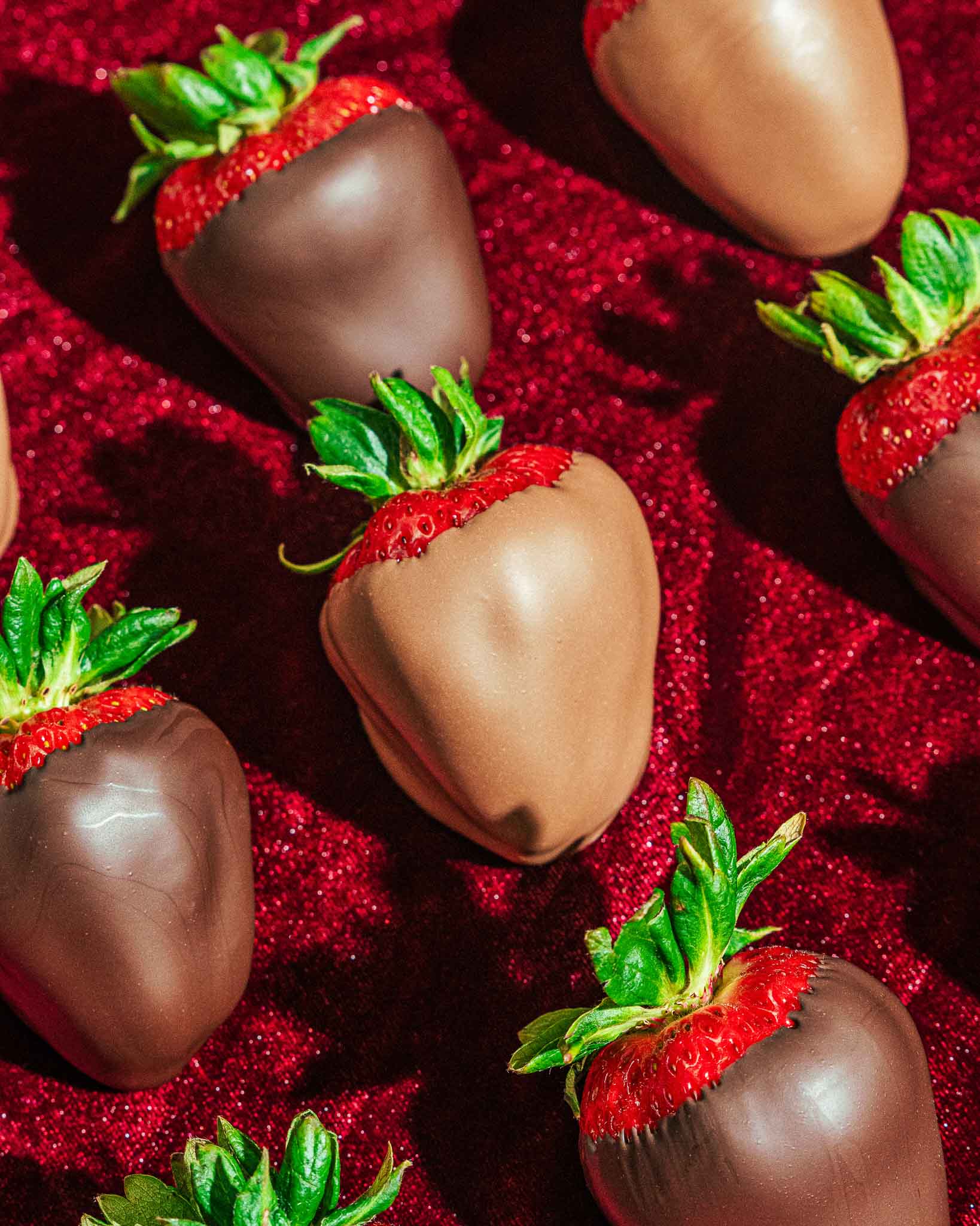 Delicious Chocolate Covered Strawberries - Fresh Gourmet Dessert for Valentine's Day, Anniversary & Romantic Gifts | Perfect for Parties, Weddings & Special Occasions