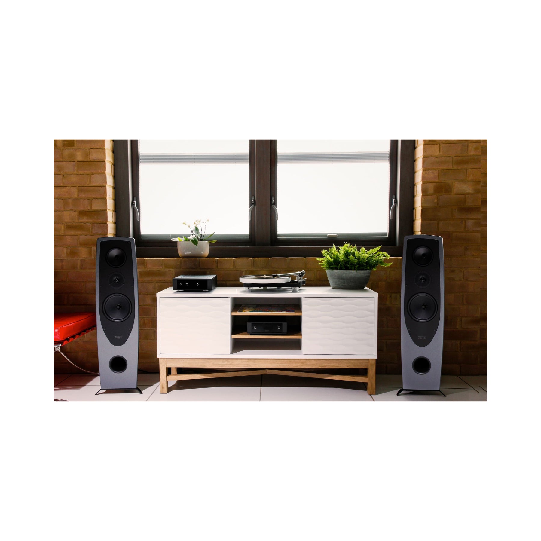 Rega Naia Reference Turntable (No Cartridge) - High-End Audiophile Turntable for Vinyl Records | Perfect for Home Audio Systems & Music Enthusiasts