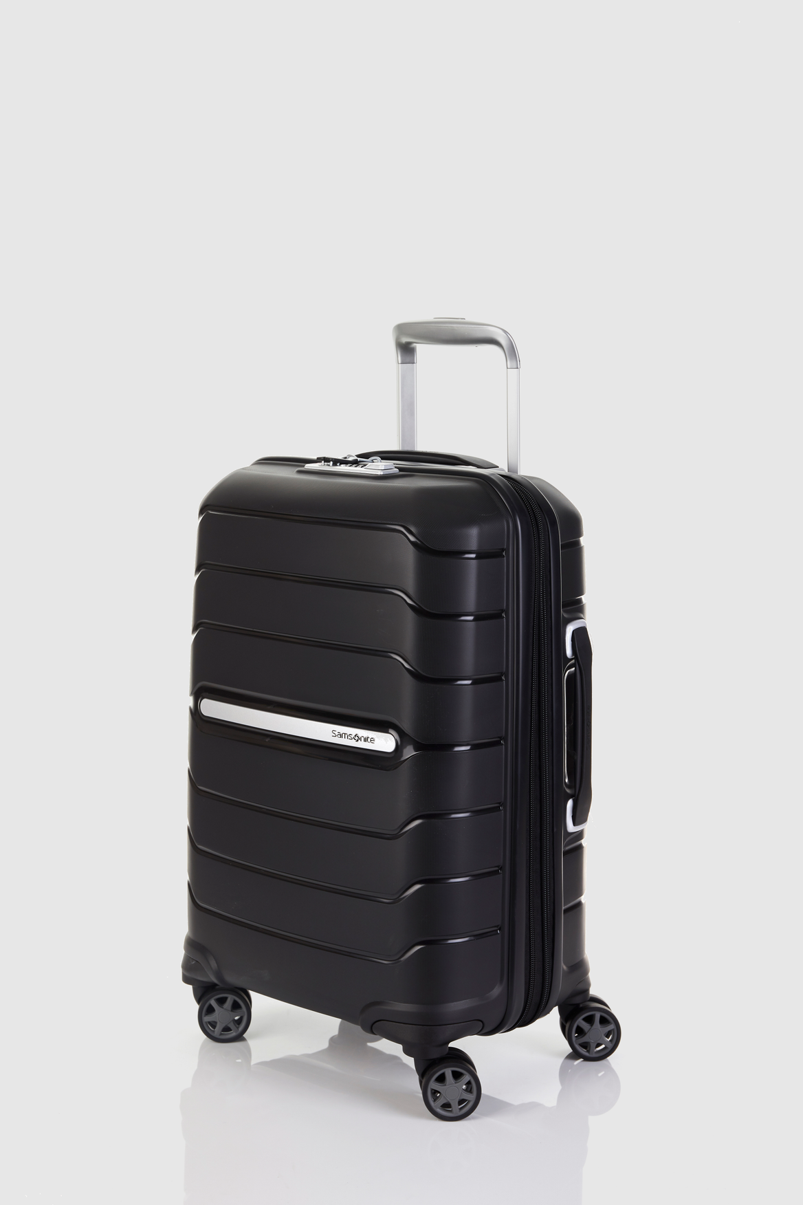 Oc2lite 55cm Carry On Luggage - Lightweight Hardshell Suitcase for Air Travel, Business Trips & Weekend Getaways