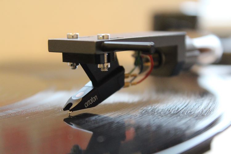 Ortofon OM 5E Moving Magnet Phono Cartridge - High-Quality Vinyl Record Player Stylus for Audiophiles & DJs - Perfect for Turntables, Hi-Fi Systems & Home Audio Setups