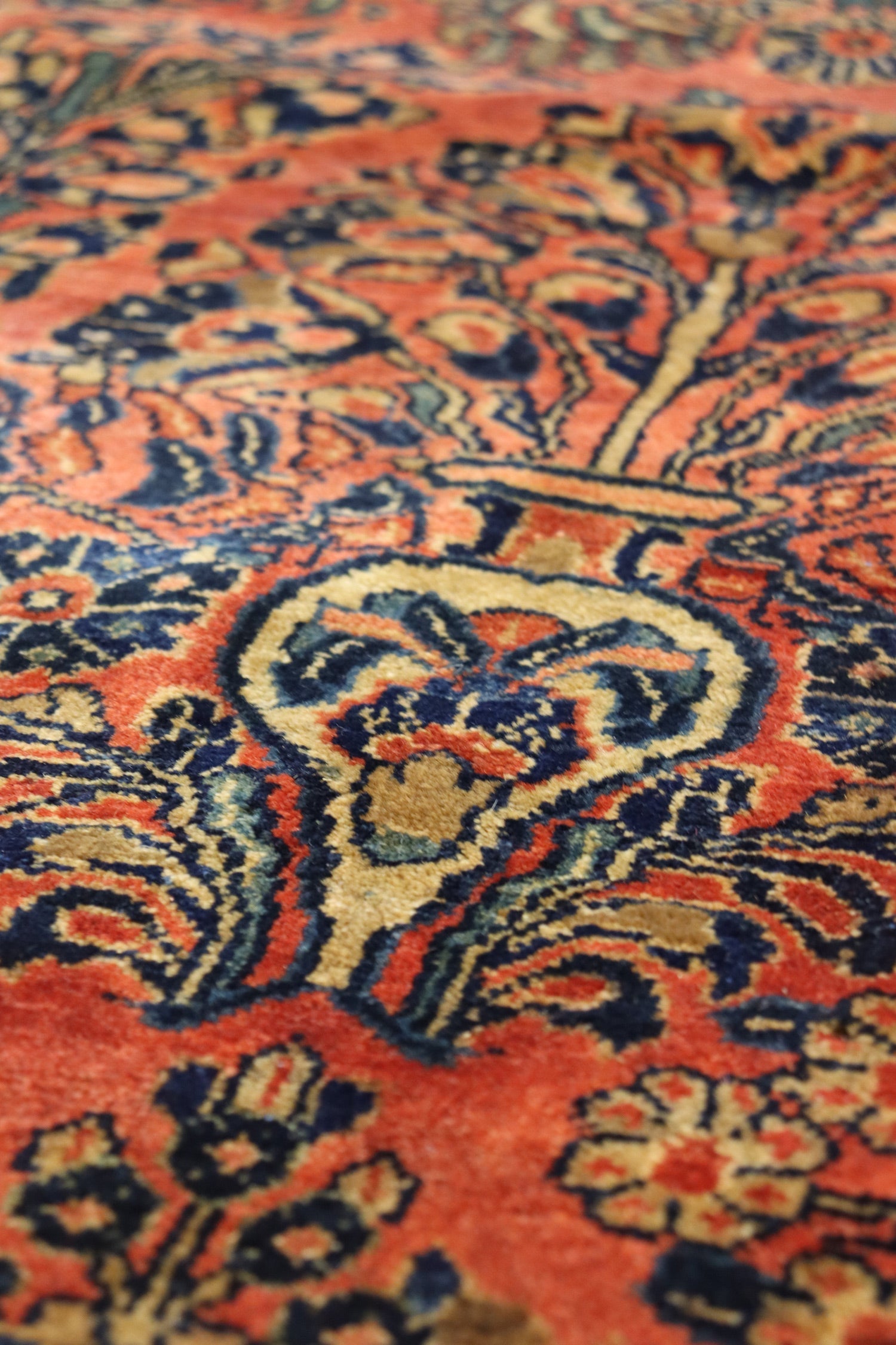 Antique Sarouk Handwoven Traditional Persian Rug - J67806 - Perfect for Living Room, Bedroom & Home Decor