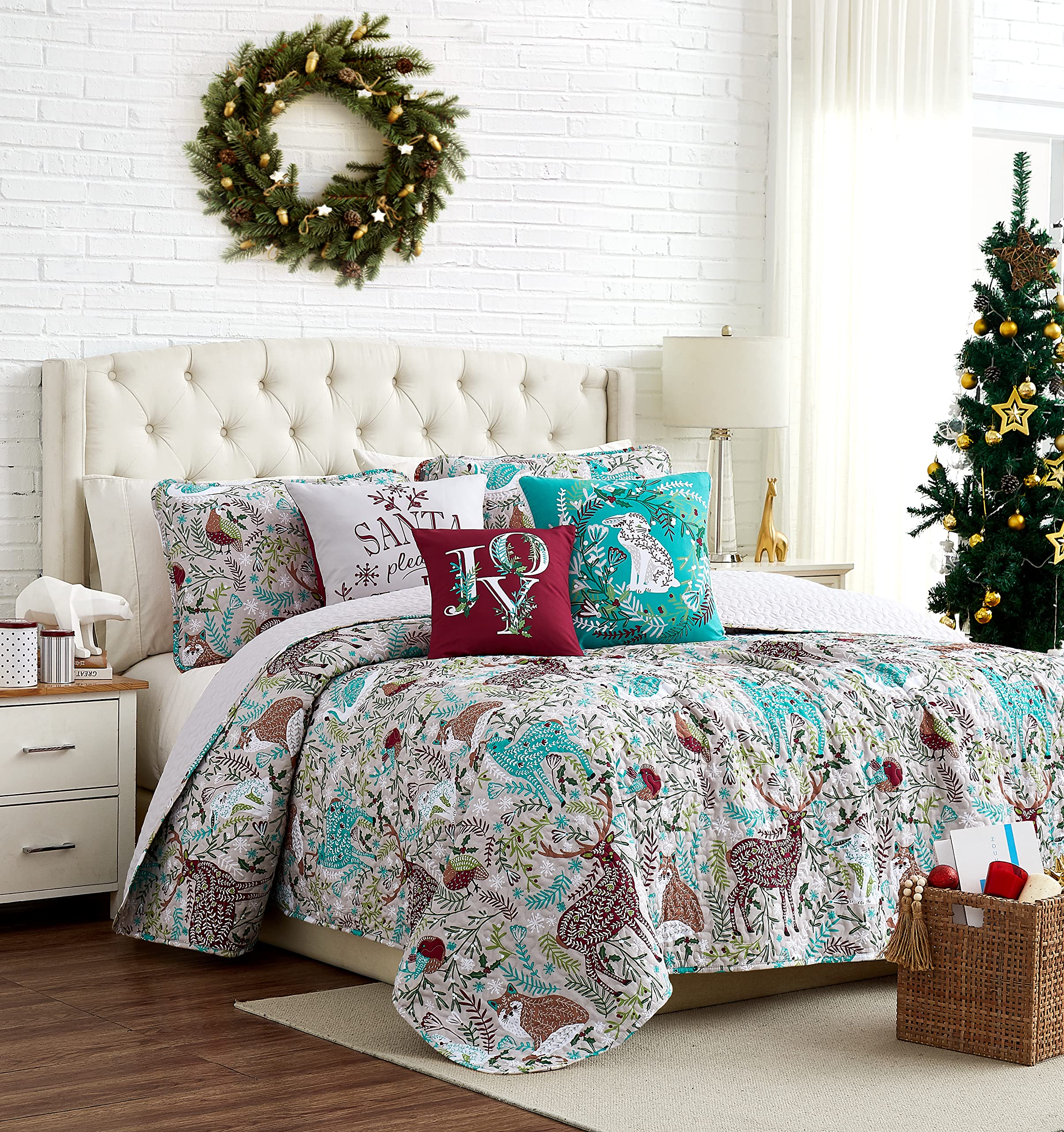 Southshore Fine Living 5-Piece Christmas Woodland Bedding Set - Oversized Quilt with Throw Pillows & Shams for Twin/Twin XL - Cozy Holiday Bedroom Decor for Winter Season