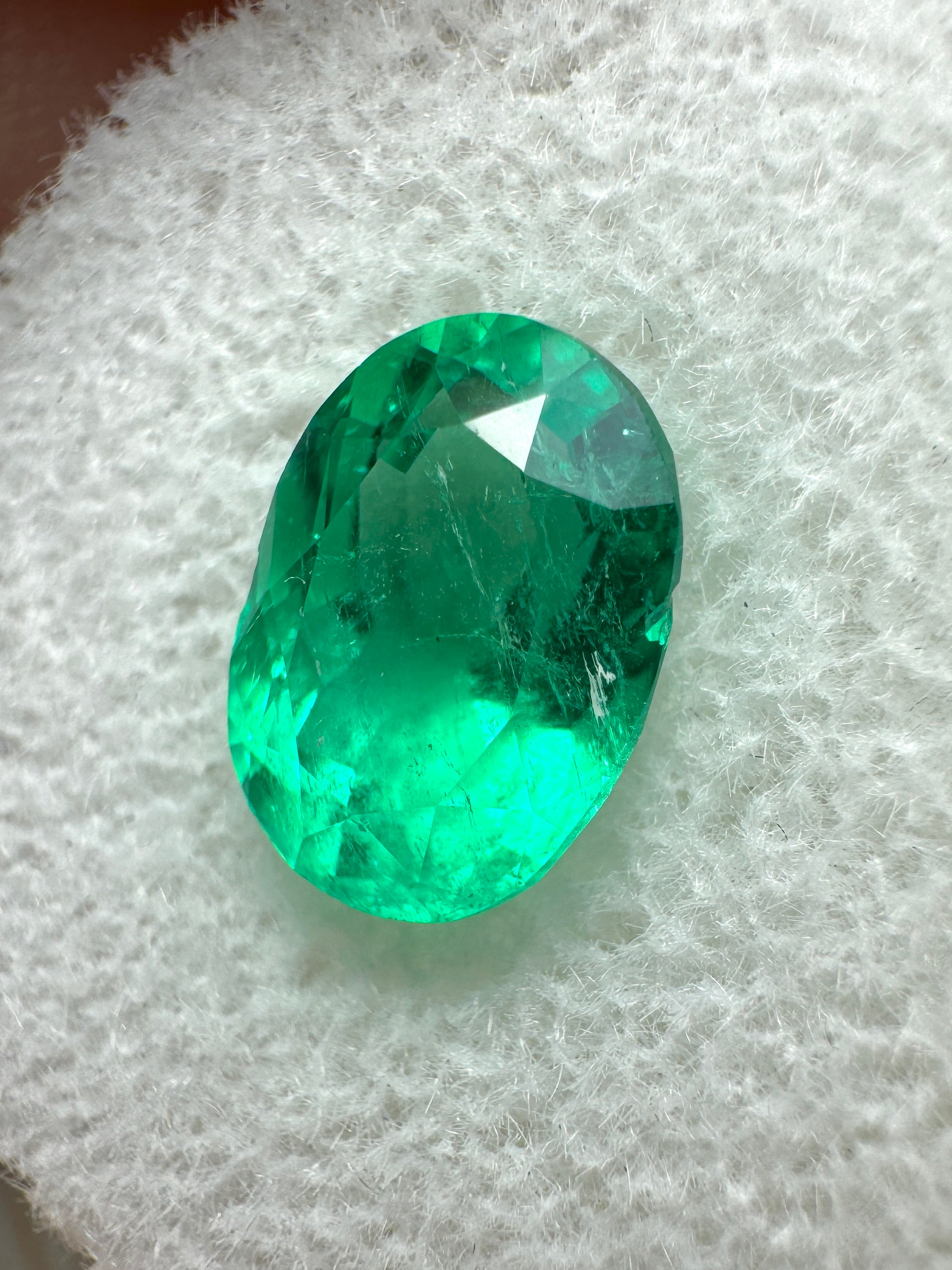 2.67 Carat 10x7mm Vibrant Green Loose Colombian Emerald Gemstone - Oval Cut for Jewelry Making, Engagement Rings & Luxury Gifts