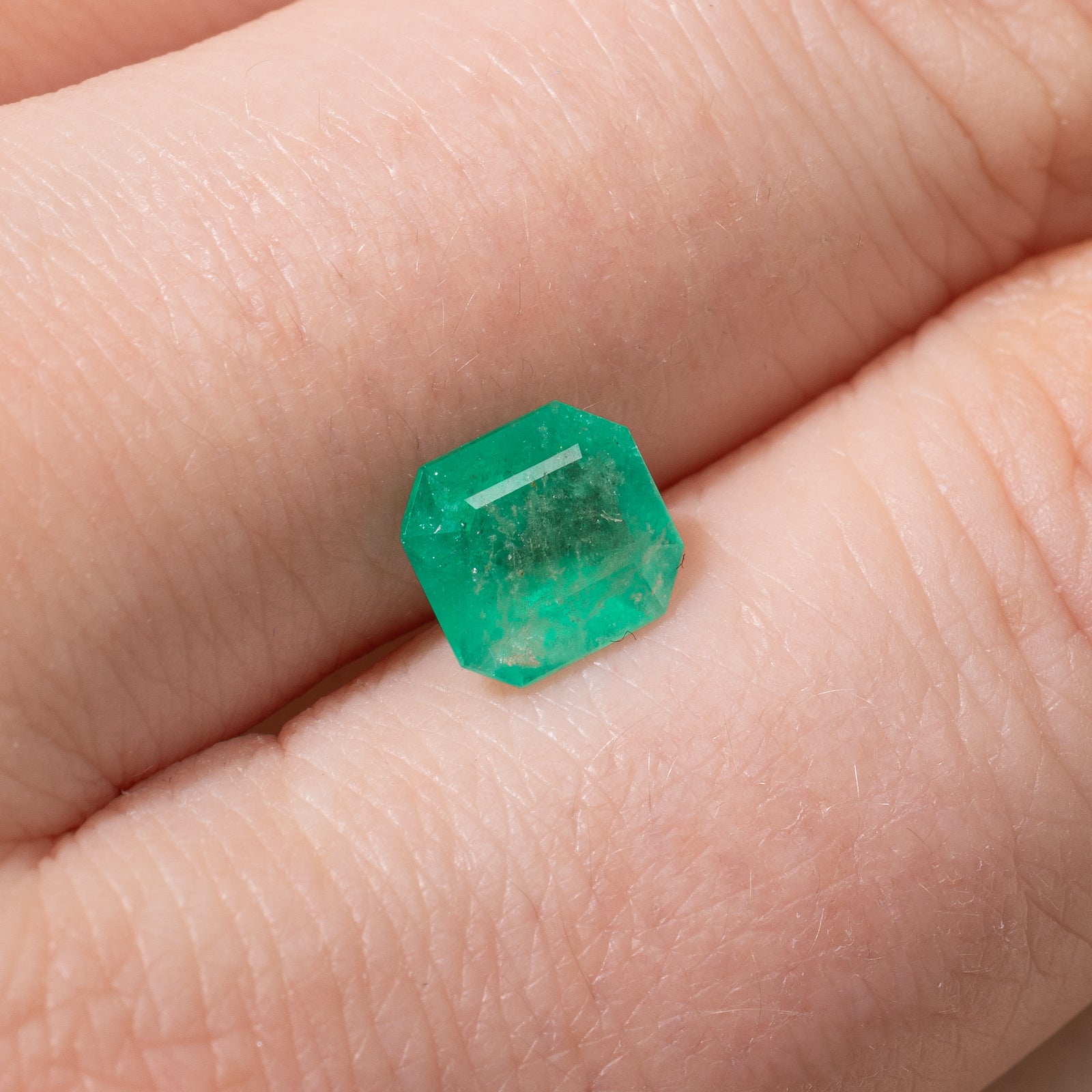 1.35ct Natural Octagonal Cut Loose Emerald Gemstone for Jewelry Making - Engagement Rings, Necklaces & Earrings | High-Quality Green Emerald Stone