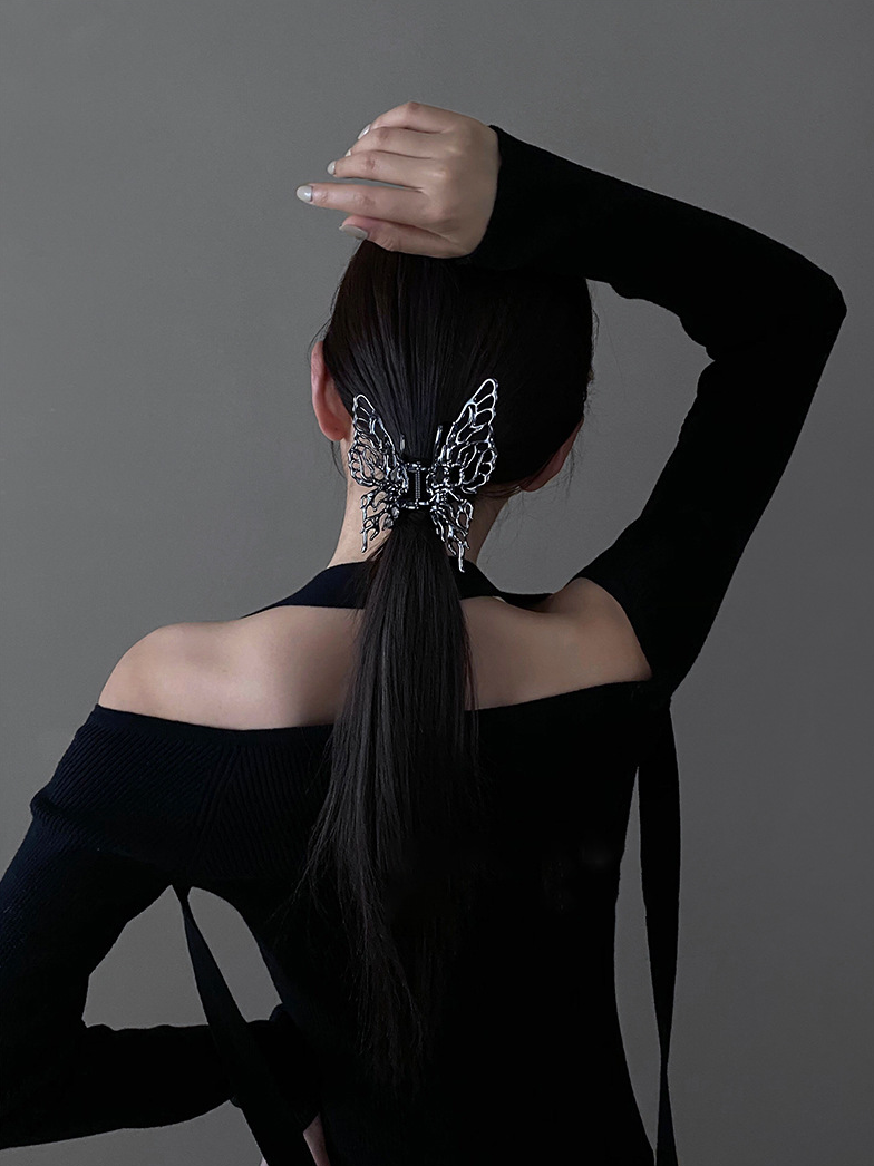 Gothic Vampire Butterfly Hair Clip - Dark Aesthetic Hair Accessory for Women & Teens - Perfect for Halloween, Cosplay, and Gothic Fashion