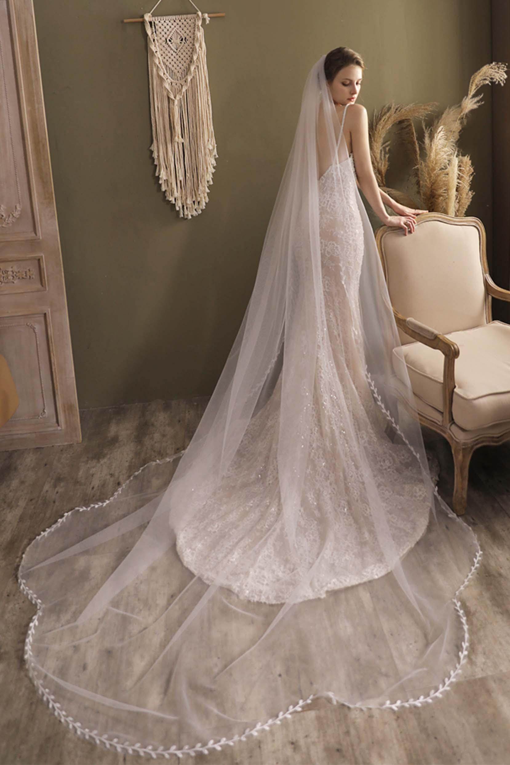 Elegant One-Tier Leaves Edge Tulle Cathedral Wedding Veil CV0298 – Perfect for Bridal Ceremonies & Formal Weddings